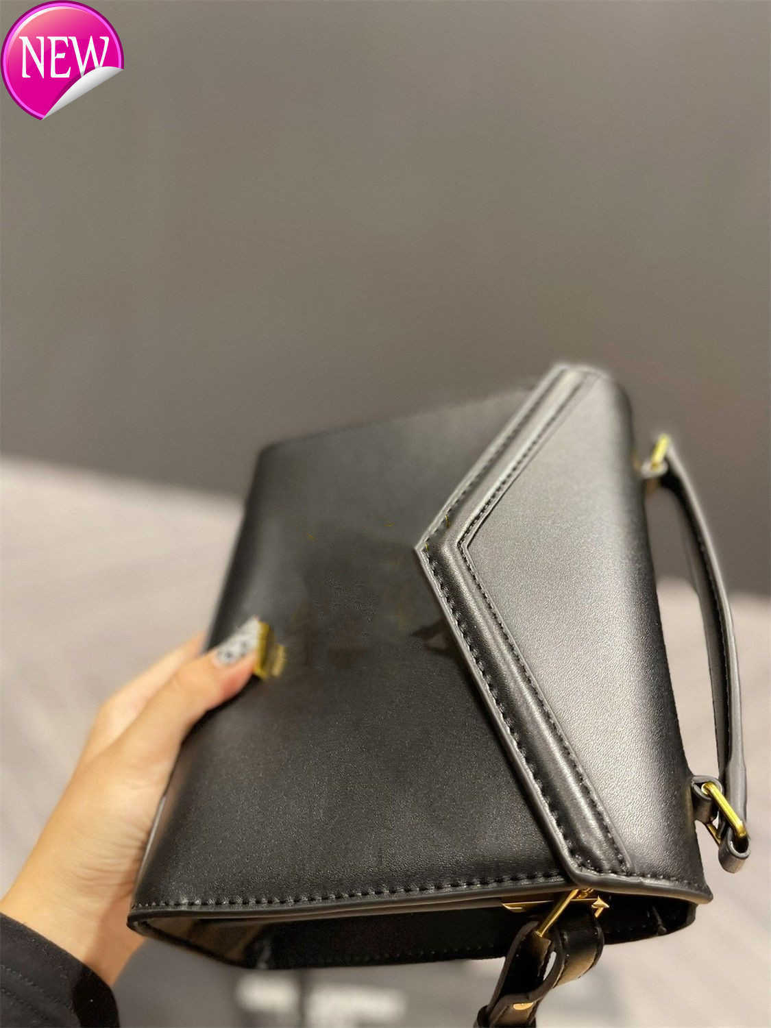 Brand Designer Handbags Shoulder bag Crossbody bags Tote 2023 Autumn New Women's Bag Old Hardware Textured Postman's Letter Flap envelope bag Factory Direct Sale, Sky
Brand Designer Handbags Shoulder bag Crossbody bags Tote 2023 Autumn New Women's Bag Old Hardware Textured Postman's Letter Flap envelope bag Factory Direct Sale, Sky