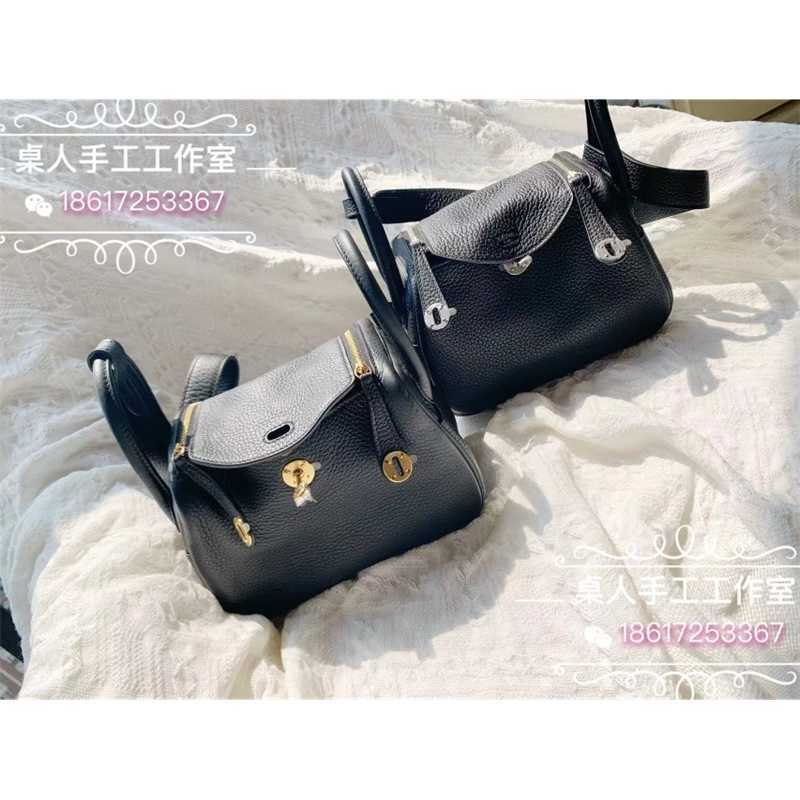 5A Bags Lindy26 89 black hand sewn wax thread mini bag doctor's bag tc leather cowhide 19cm gold buckle and silver buckle, Sky blue
5A Bags Lindy26 89 black hand sewn wax thread mini bag doctor's bag tc leather cowhide 19cm gold buckle and silver buckle, Sky blue