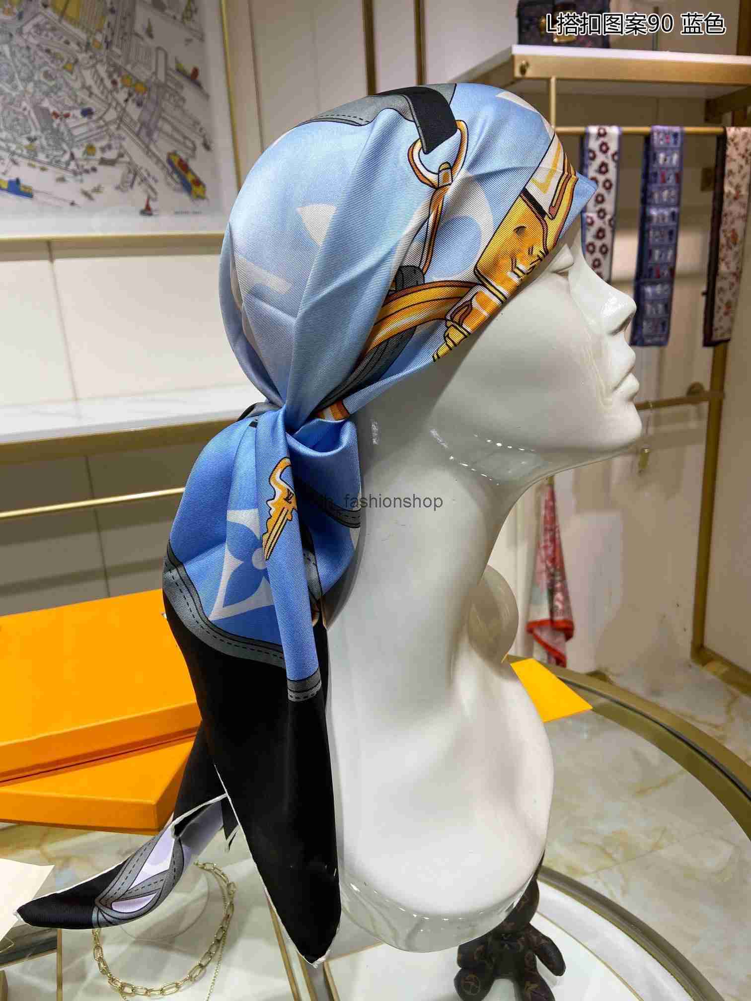 15 style Silk Scarf Head Scarfs For Women Winter Luxurious Silk High End Classic Letter pattern Designer shawl Scarves New Gift Easy to match Soft Touch
15 style Silk Scarf Head Scarfs For Women Winter Luxurious Silk High End Classic Letter pattern Designer shawl Scarves New Gift Easy to match Soft Touch
