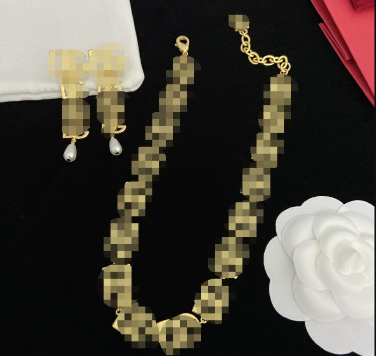 Luxury New Designed Necklaces D Leeter Colour Diamonds pendants women's Bracelet Brass 18K gold plated ladies Designer Jewelry HDS1 --0011, Such as picture color
Luxury New Designed Necklaces D Leeter Colour Diamonds pendants women's Bracelet Brass 18K gold plated ladies Designer Jewelry HDS1 --0011, Such as picture color
