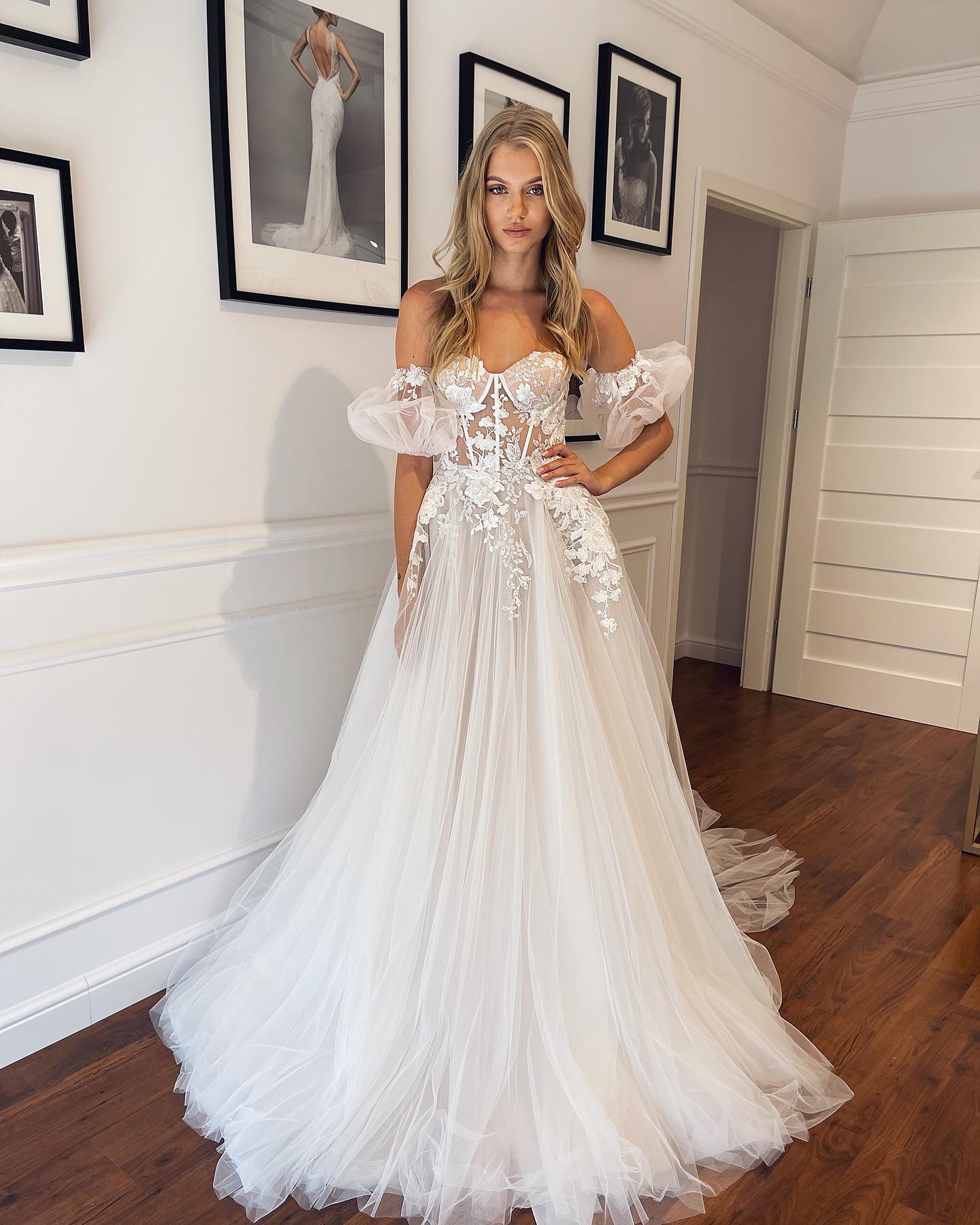 A Line Vintage Dresses For Bride Sweetheart Appliques Wedding Dress Sweep Train Backless Puffy Sleeves Long Designer Bridal Gowns ppliques