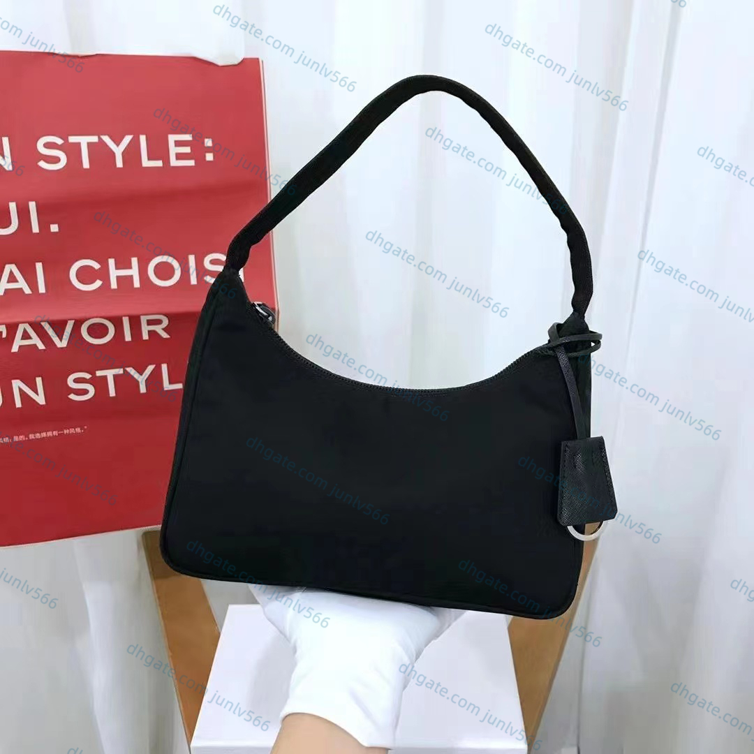 High quality luxurys designers hobo underarm bags man womens handbags 2000 nylon shoulder bags hip-hop 2005 cross body purse leather totes clutch bags wallet, Original box
High quality luxurys designers hobo underarm bags man womens handbags 2000 nylon shoulder bags hip-hop 2005 cross body purse leather totes clutch bags wallet, Original box