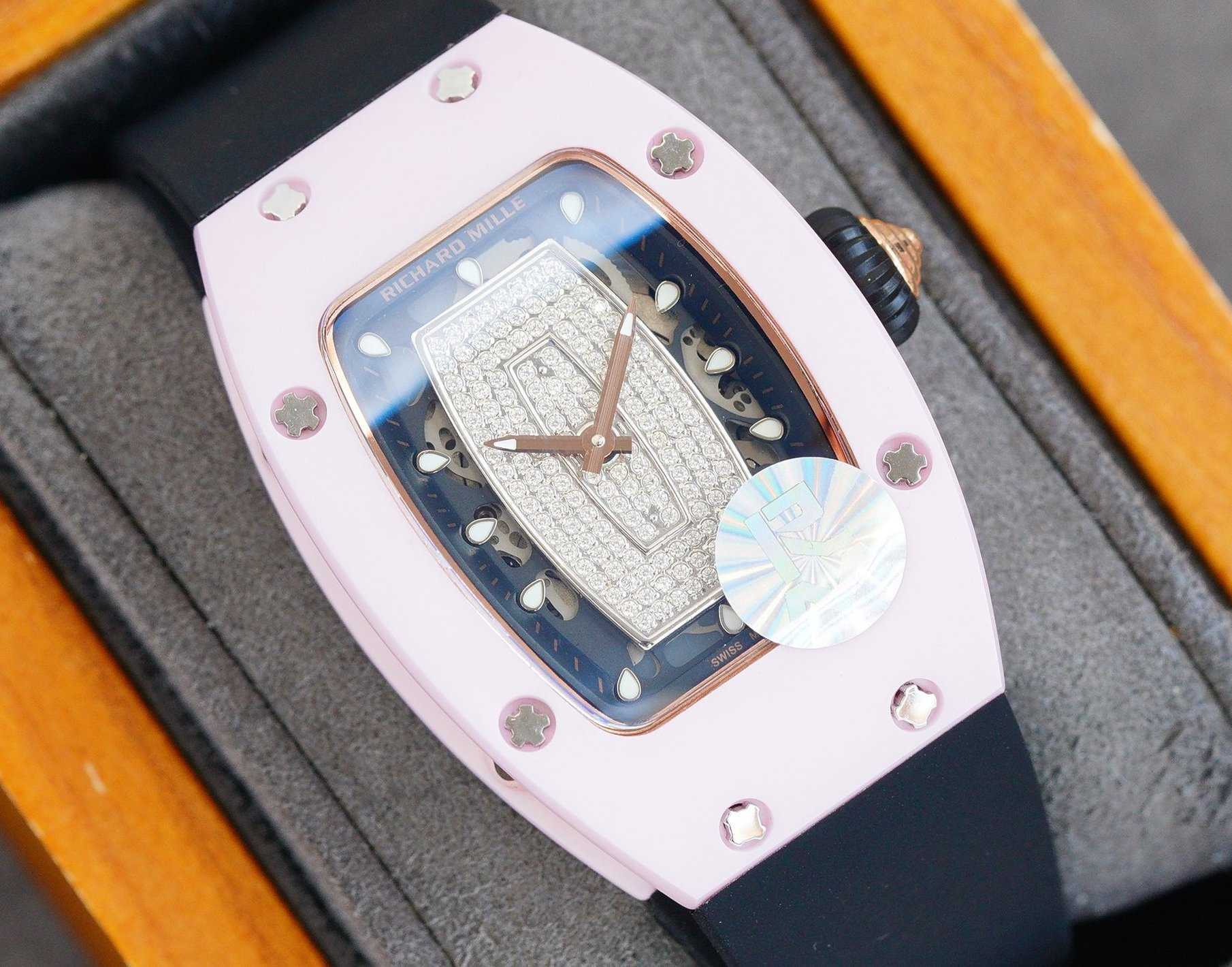 Fantastic Diamond R i c h a r d Luxury Super style Female wrist watches RM007 RM07-01 montre designer High-end quality iced out bezel for women waterproof Colors 17nb
Fantastic Diamond R i c h a r d Luxury Super style Female wrist watches RM007 RM07-01 montre designer High-end quality iced out bezel for women waterproof Colors 17nb