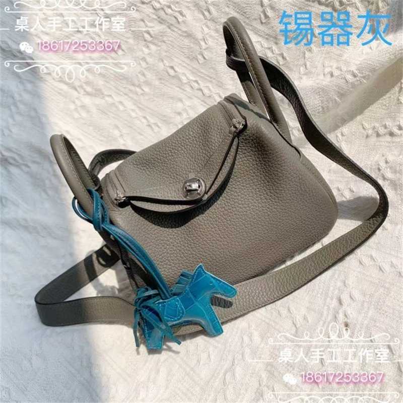 5A Bags Lindy26 Mini Handmade Doctor Women's Bag 19CM Bag Mini Tin Ware Grey TC Cowhide Silver Button, Sky blue
5A Bags Lindy26 Mini Handmade Doctor Women's Bag 19CM Bag Mini Tin Ware Grey TC Cowhide Silver Button, Sky blue