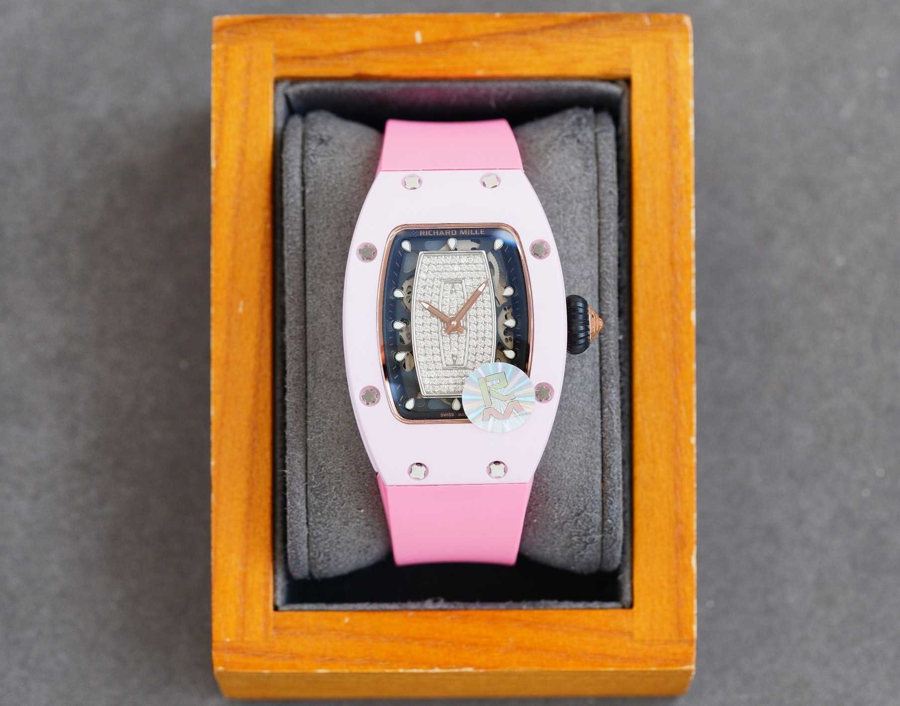 Fantastic Diamond R i c h a r d Luxury Super style Female wrist watches RM007 RM07-01 montre designer High-end quality iced out bezel for women waterproof Colors 3nb
Fantastic Diamond R i c h a r d Luxury Super style Female wrist watches RM007 RM07-01 montre designer High-end quality iced out bezel for women waterproof Colors 3nb