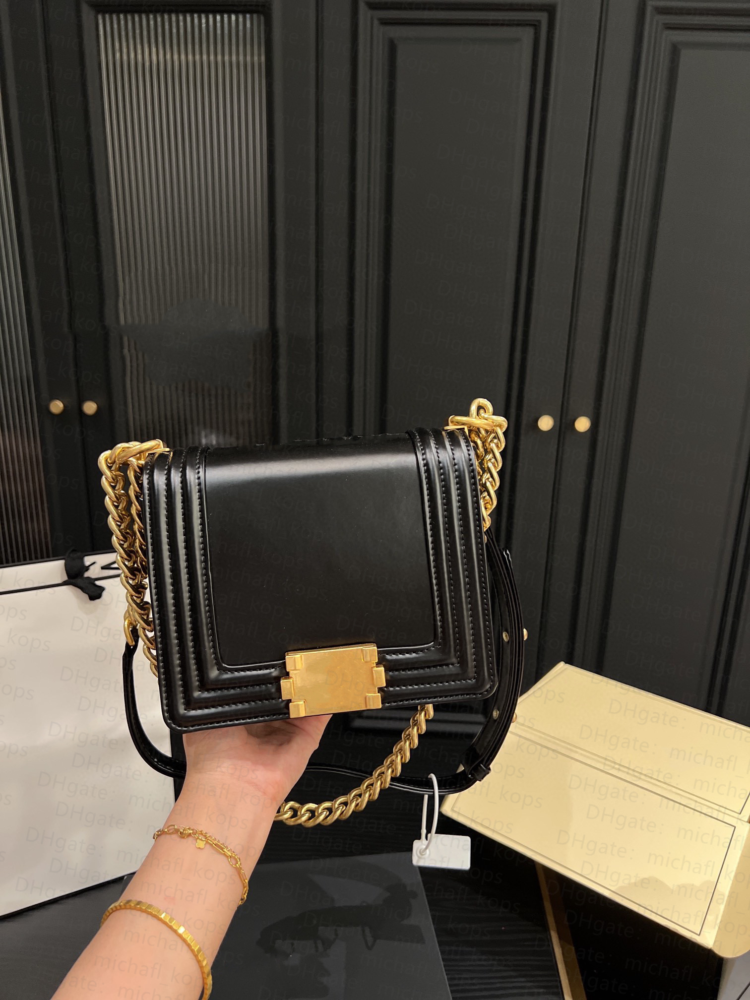 Luxury Boy Bag Spicy Mom Bag Fashion Shoulder Bag 7A Quality 1:1 Classic Flap Bag Women Crossbody Shoulder Bag Designer Bag Leather 18CM, Green
Luxury Boy Bag Spicy Mom Bag Fashion Shoulder Bag 7A Quality 1:1 Classic Flap Bag Women Crossbody Shoulder Bag Designer Bag Leather 18CM, Green