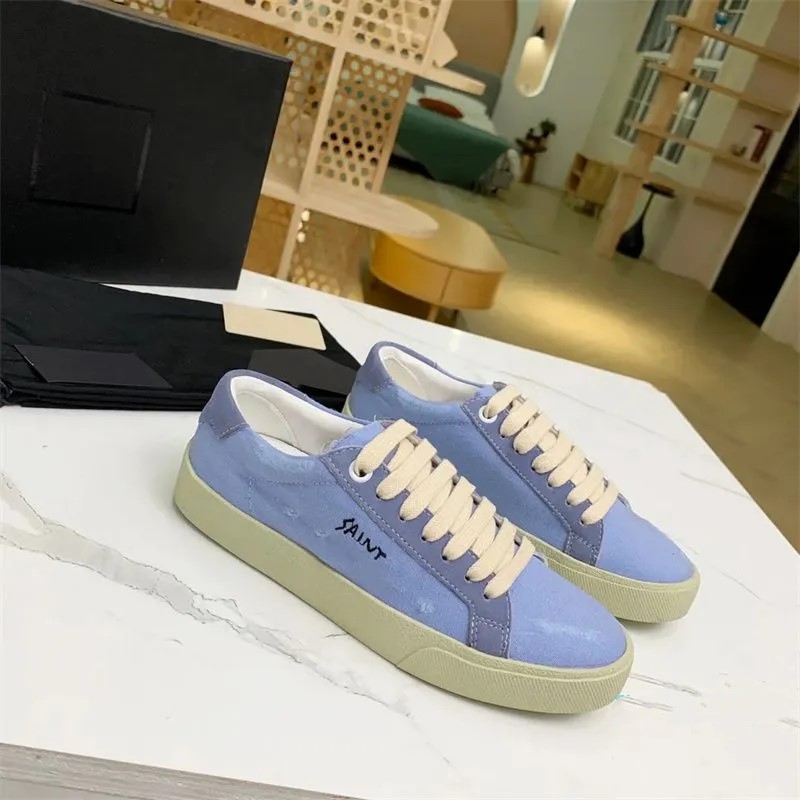 

2023 Luxury Common-shoes pop design Men's casual shoes Women white sneaker low Leather Sneakers black leathers outdoor trainer