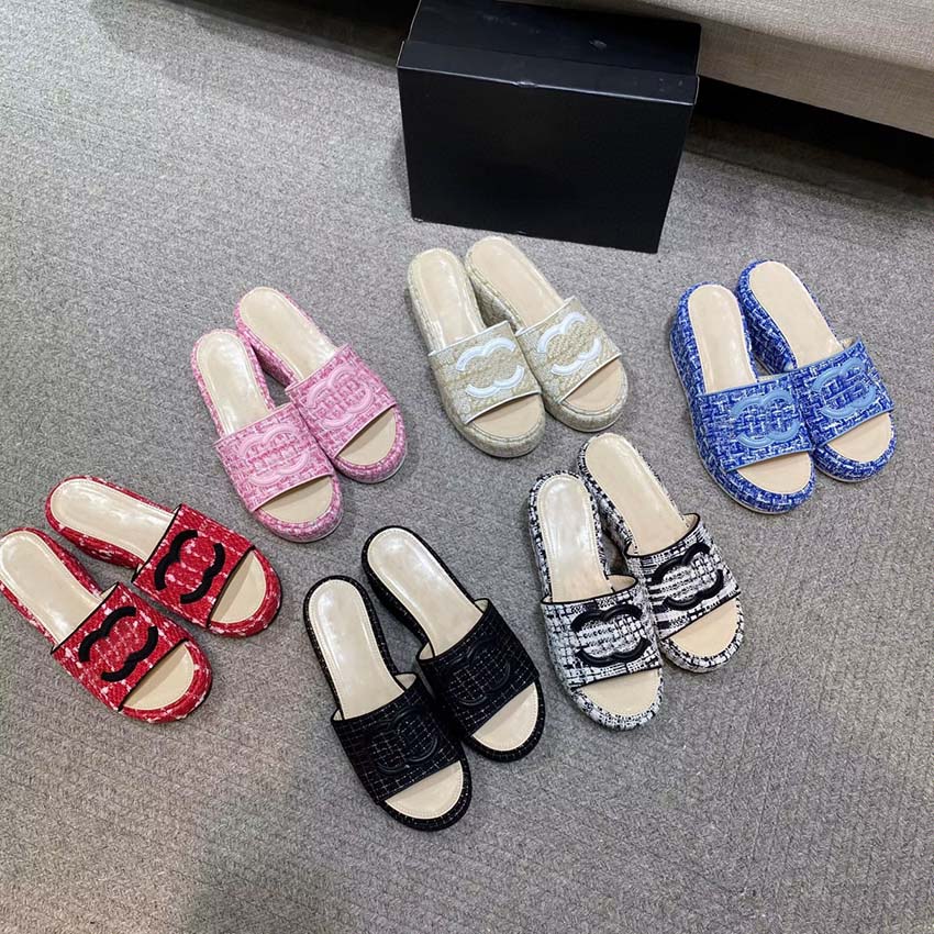 Luxury designer leather women's sandals Summer thick heels Fashion beach women's slippers, # 2
Luxury designer leather women's sandals Summer thick heels Fashion beach women's slippers, # 2