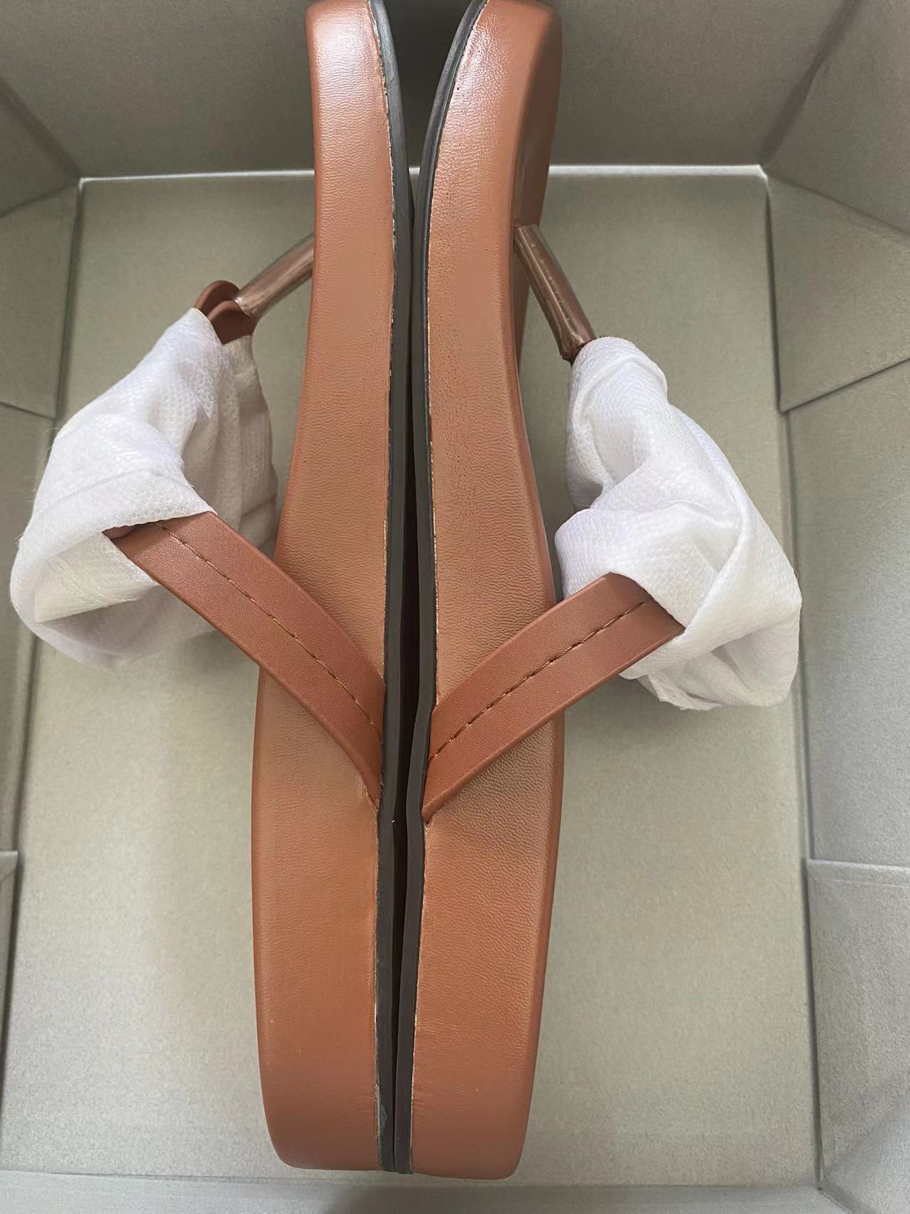 Women Summer Slippers Sandals BOM DIA FLAT MULE Cool Effortlessly Stylish Slides 'sStraps with Adjusted flip-flops large Size 35-43 with Box, Blue
Women Summer Slippers Sandals BOM DIA FLAT MULE Cool Effortlessly Stylish Slides 'sStraps with Adjusted flip-flops large Size 35-43 with Box, Blue