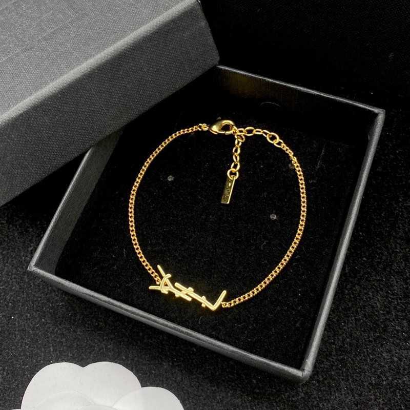 Original designer Girlsl women letter bracelets elegant Love 18K Gold Bangles Y engrave bracelet Fashion Jewelry Lady Party
Original designer Girlsl women letter bracelets elegant Love 18K Gold Bangles Y engrave bracelet Fashion Jewelry Lady Party