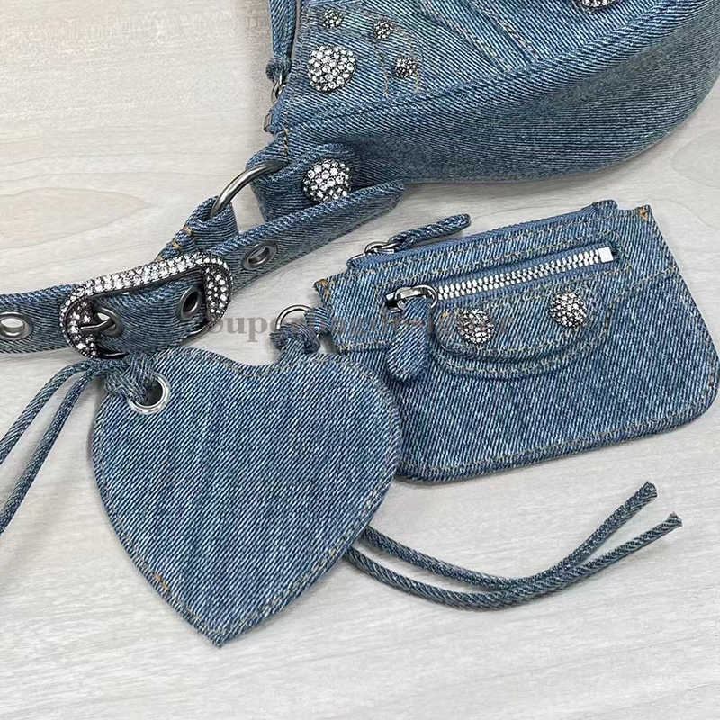 Cagole 7A Le Women lady Bags crossbody Motorcycle shoulder luxury Designers Genuine leather wallet purse Vintage Crocodile Denim diamond, Purple crocodile
Cagole 7A Le Women lady Bags crossbody Motorcycle shoulder luxury Designers Genuine leather wallet purse Vintage Crocodile Denim diamond, Purple crocodile