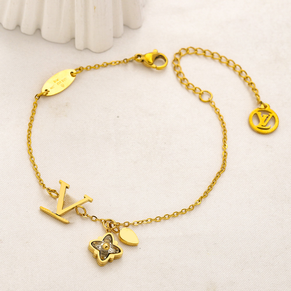 New Fashionable Women Bracelets Bangle 18K Gold Plated Bracelet Wristband Cuff Chain Stainless steel Lovers Gift Wedding Jewelry ZG1366
New Fashionable Women Bracelets Bangle 18K Gold Plated Bracelet Wristband Cuff Chain Stainless steel Lovers Gift Wedding Jewelry ZG1366