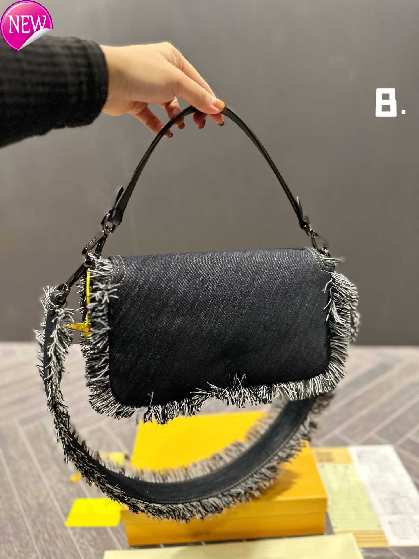 Women's Brand Fend Faquen Bag Designer bags Shoulder Bags Tote Texture Patent Braidr bags Totebag Fashion Trend Retro Style Envelope Bag Messenger bag Crossbody Bag, 15 size 14x10cm
Women's Brand Fend Faquen Bag Designer bags Shoulder Bags Tote Texture Patent Braidr bags Totebag Fashion Trend Retro Style Envelope Bag Messenger bag Crossbody Bag, 15 size 14x10cm