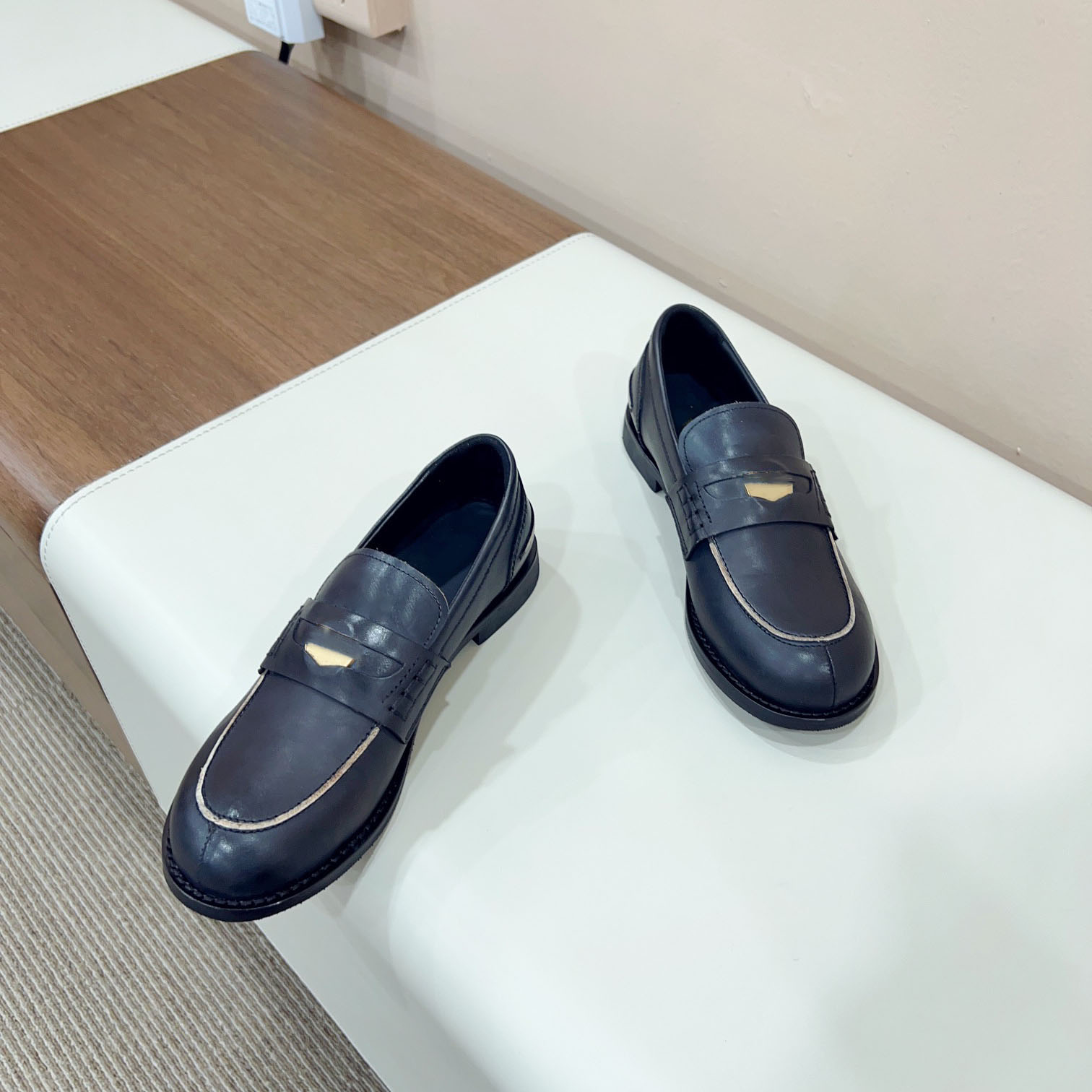 New season SS23 Coin Logo Classic Loafers small metal trim Women's foot coverings Designer Shoe Factory Shoes with box, Copper
New season SS23 Coin Logo Classic Loafers small metal trim Women's foot coverings Designer Shoe Factory Shoes with box, Copper