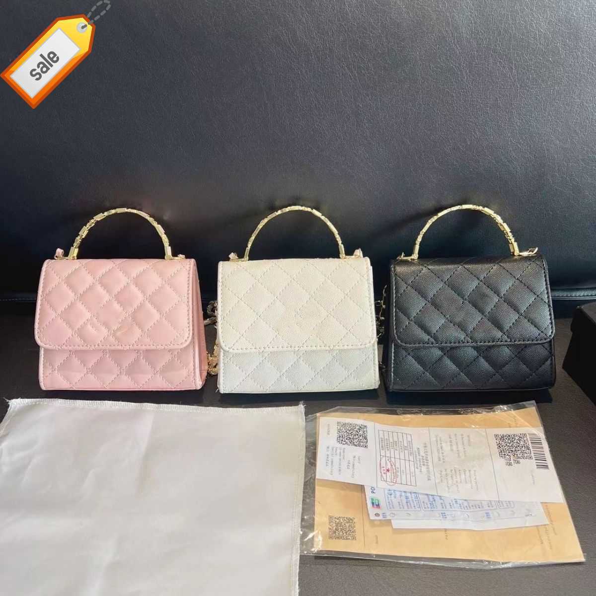 Brand Designer bags Handbag Shoulder Bag Tote bag Small Fragrant Wind Enamel Colored Diamond Portable Caviar Package Shoulder Chain Square Bag Factory Direct Sale, Pink size15x13x5cm
Brand Designer bags Handbag Shoulder Bag Tote bag Small Fragrant Wind Enamel Colored Diamond Portable Caviar Package Shoulder Chain Square Bag Factory Direct Sale, Pink size15x13x5cm