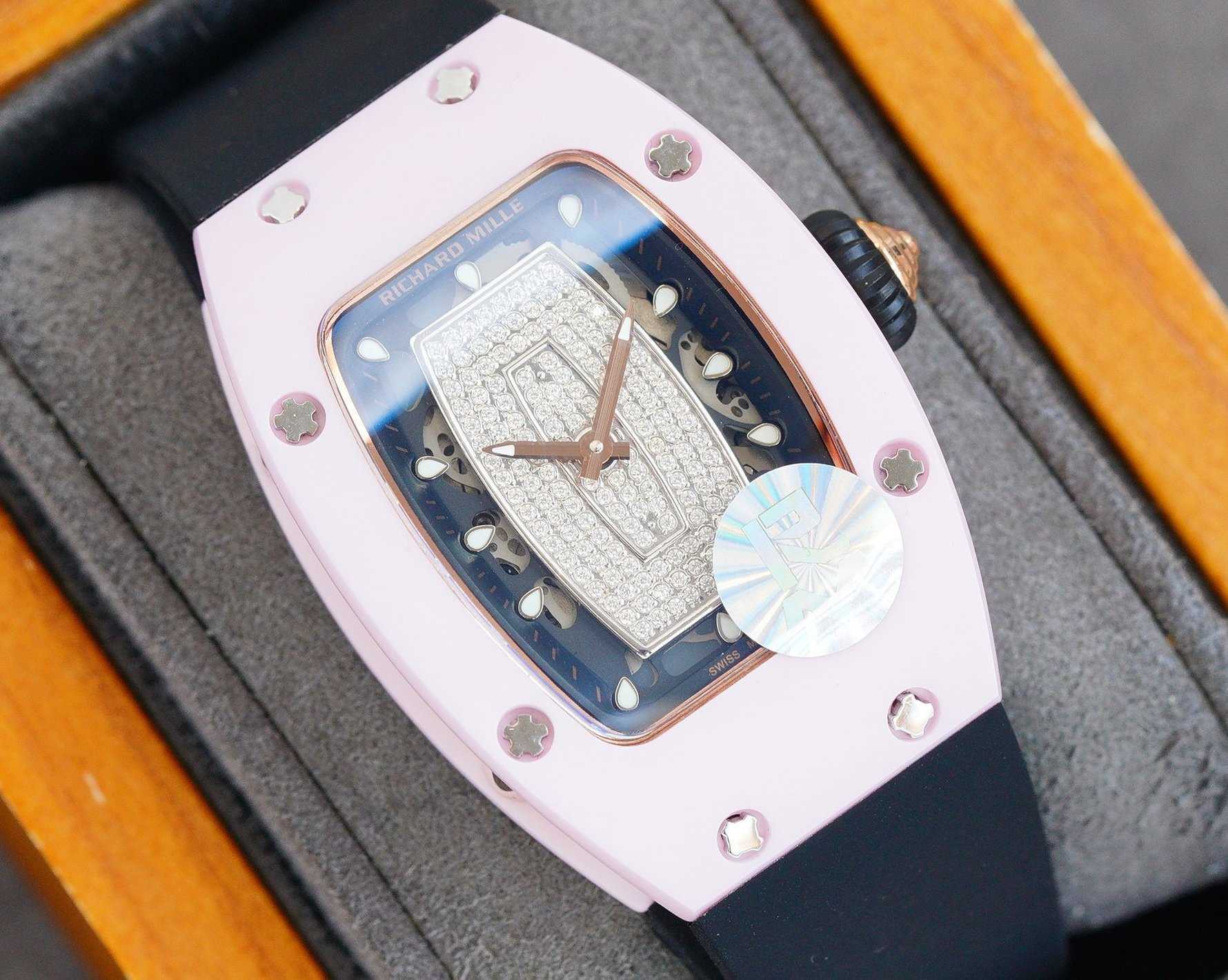 Fantastic Diamond R i c h a r d Luxury Super style Female wrist watches RM007 RM07-01 montre designer High-end quality iced out bezel for women waterproof Colors 17lle
Fantastic Diamond R i c h a r d Luxury Super style Female wrist watches RM007 RM07-01 montre designer High-end quality iced out bezel for women waterproof Colors 17lle