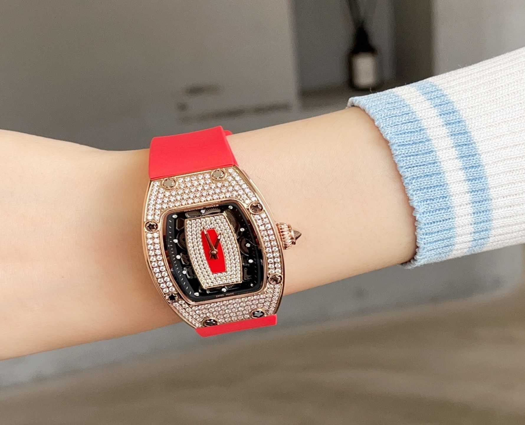 Fantastic Diamond R i c h a r d Luxury Super style Female wrist watches RM007 RM07-01 5ICF montre designer High-end quality iced out bezel for women waterproof 11 tank
Fantastic Diamond R i c h a r d Luxury Super style Female wrist watches RM007 RM07-01 5ICF montre designer High-end quality iced out bezel for women waterproof 11 tank
