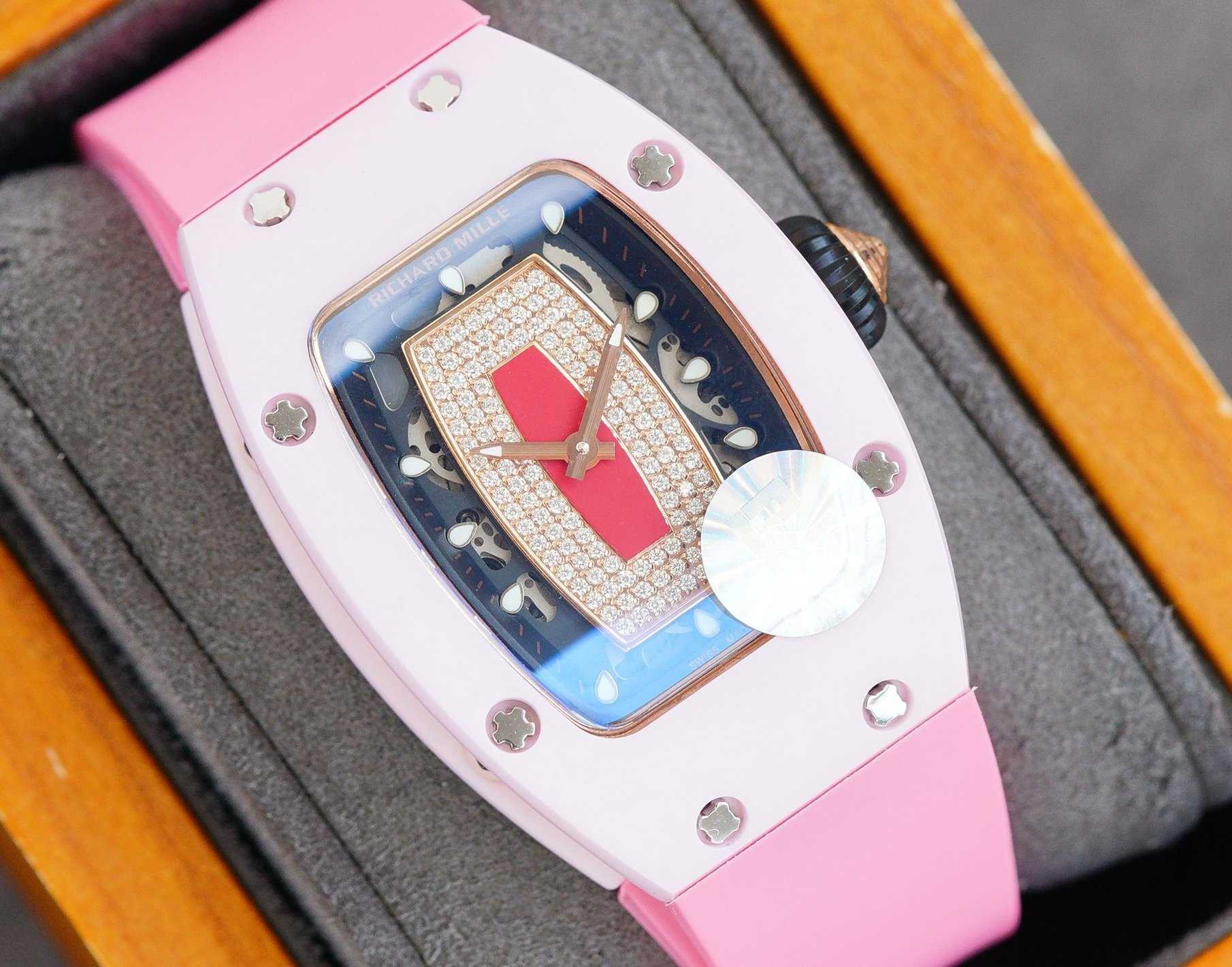 Fantastic Diamond R i c h a r d Luxury Super style Female wrist watches RM007 RM07-01 montre designer High-end quality iced out bezel for women waterproof Colors 20nb
Fantastic Diamond R i c h a r d Luxury Super style Female wrist watches RM007 RM07-01 montre designer High-end quality iced out bezel for women waterproof Colors 20nb
