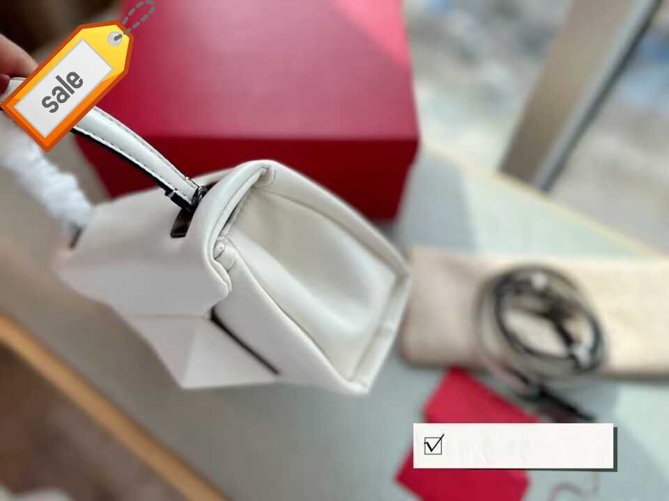 Woman's Brand Designer Bags Shoulder bag Handbags Tote 2023 New Fashion Texture Leather Multifunctional Portable Capacity Boston bags Factory direct sales, Gold
Woman's Brand Designer Bags Shoulder bag Handbags Tote 2023 New Fashion Texture Leather Multifunctional Portable Capacity Boston bags Factory direct sales, Gold