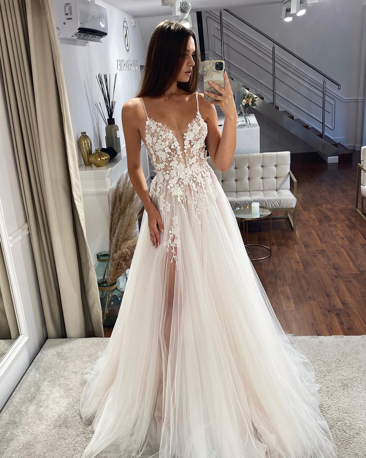 Sexy A e Dresses for bride Spaghetti Appliques Wedding Dress Sweep Train Thigh Slit Long designer bridal gowns