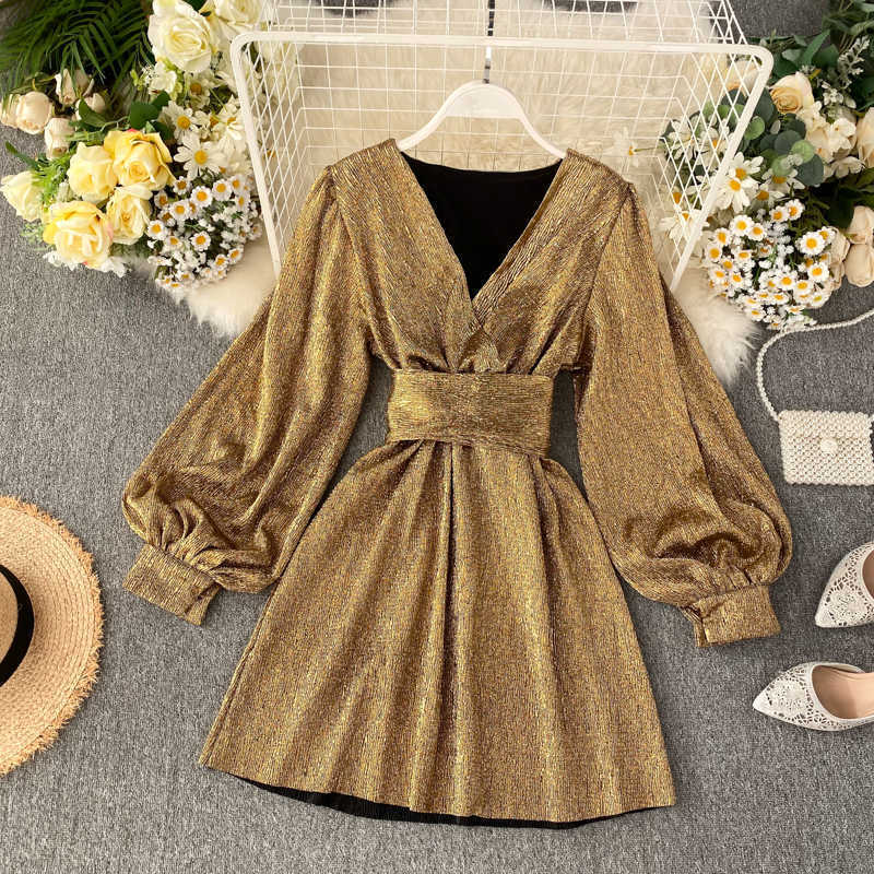 Spring Autumn Women's Bright Color Dress V-neck Lantern Sleeve Gold Silk Lace Retro Female Sexy Party GD205 210611, Silver
Spring Autumn Women's Bright Color Dress V-neck Lantern Sleeve Gold Silk Lace Retro Female Sexy Party GD205 210611, Silver