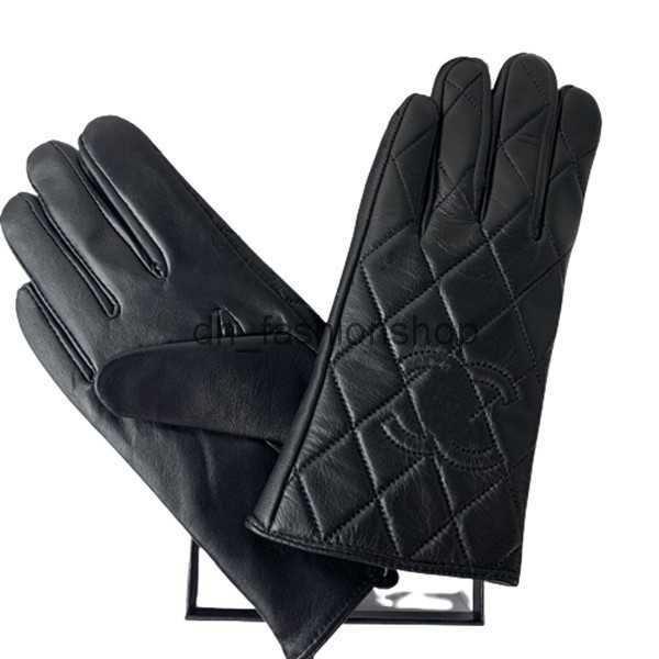 2023 Womens leather gloves Designer sheepskin fur integrated cycling warm fingertip gloves
2023 Womens leather gloves Designer sheepskin fur integrated cycling warm fingertip gloves