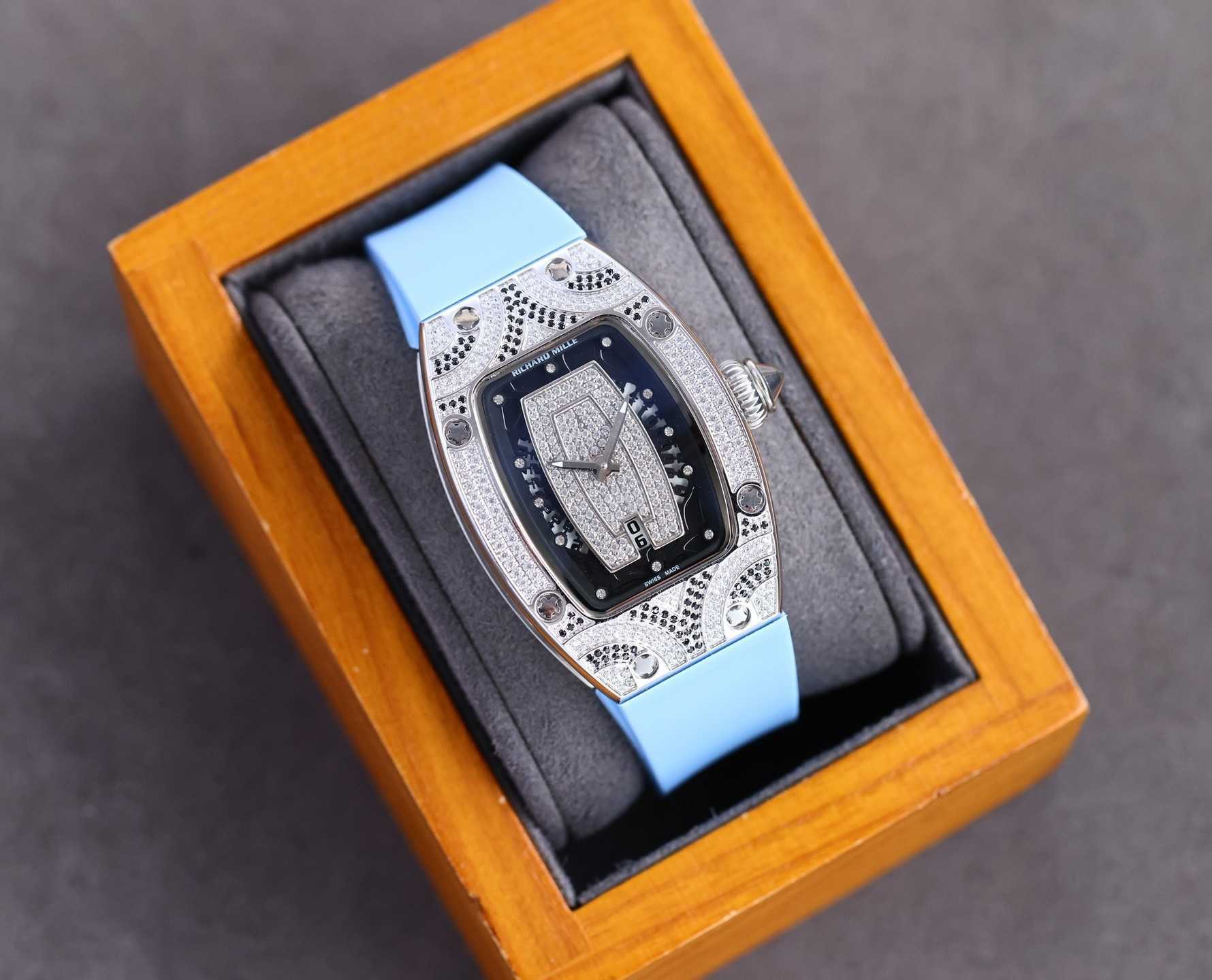 Fantastic Diamond R i c h a r d Luxury Super style Female wrist watches RM007 RM07-01 montre designer High-end quality iced out bezel for women waterproof gift 16 tank
Fantastic Diamond R i c h a r d Luxury Super style Female wrist watches RM007 RM07-01 montre designer High-end quality iced out bezel for women waterproof gift 16 tank