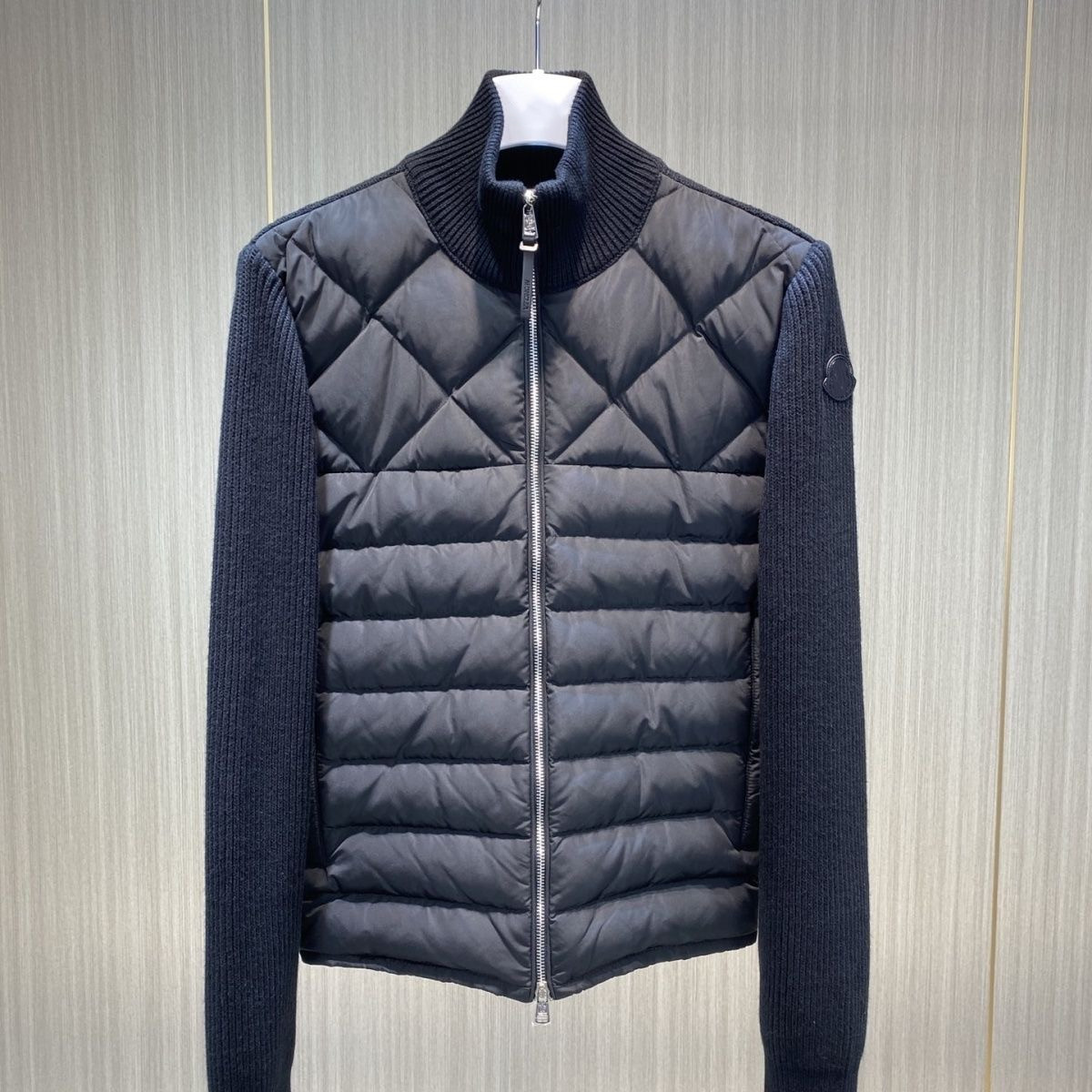 Designer Mens Jackets coat knitted splicing down Slim jacket leisure zipper coats long sleeve Outwear 2XL Tops
Designer Mens Jackets coat knitted splicing down Slim jacket leisure zipper coats long sleeve Outwear 2XL Tops