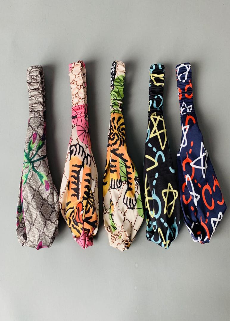 Fashion Classic Silk Headbands Luxury Designer Jewelry Headwear Women 5 Colors Hairband Elastic Band Headband Beach Clothes Access7315448
Fashion Classic Silk Headbands Luxury Designer Jewelry Headwear Women 5 Colors Hairband Elastic Band Headband Beach Clothes Access7315448