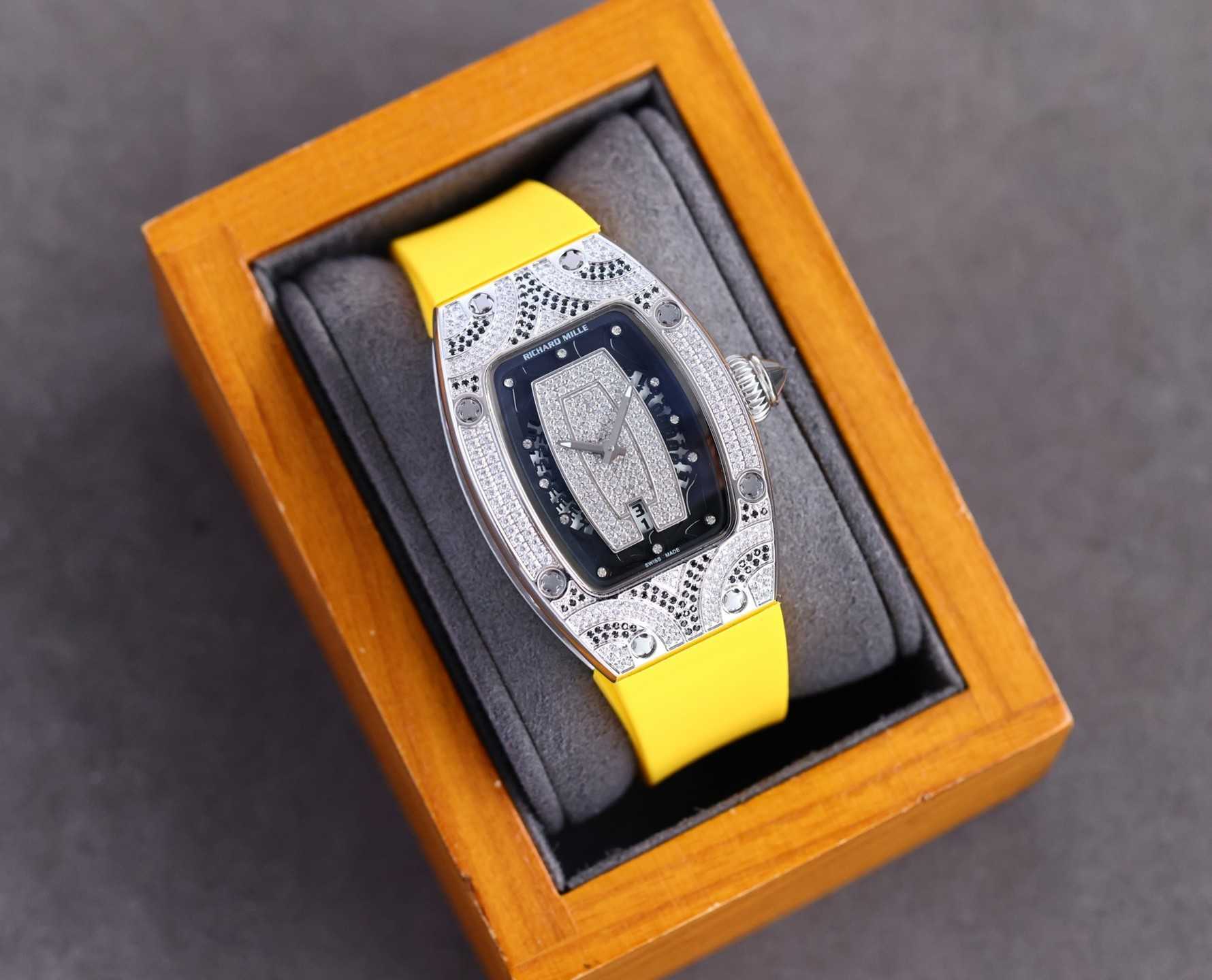 Fantastic Diamond R i c h a r d Luxury Super style Female wrist watches RM007 RM07-01 montre designer High-end quality iced out bezel for women waterproof gift 18 tank
Fantastic Diamond R i c h a r d Luxury Super style Female wrist watches RM007 RM07-01 montre designer High-end quality iced out bezel for women waterproof gift 18 tank