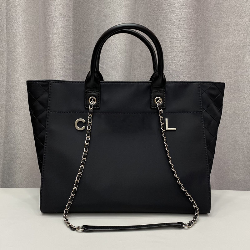 36cm Nylon Women Designer Jumbo Beach Shopping Bag with Leather Top Handle Silver Letter Metal Hardware Chain High Capacity Shoulder Handbag Luxury Purse Sacoche, Black
36cm Nylon Women Designer Jumbo Beach Shopping Bag with Leather Top Handle Silver Letter Metal Hardware Chain High Capacity Shoulder Handbag Luxury Purse Sacoche, Black