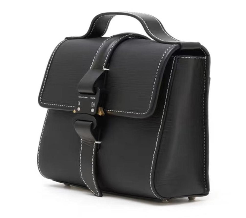 New ALYX Bag Metal button Functional Tactical Skateboard High Quality Chest Bag ALYX Backpack6936060, Sky blue
New ALYX Bag Metal button Functional Tactical Skateboard High Quality Chest Bag ALYX Backpack6936060, Sky blue