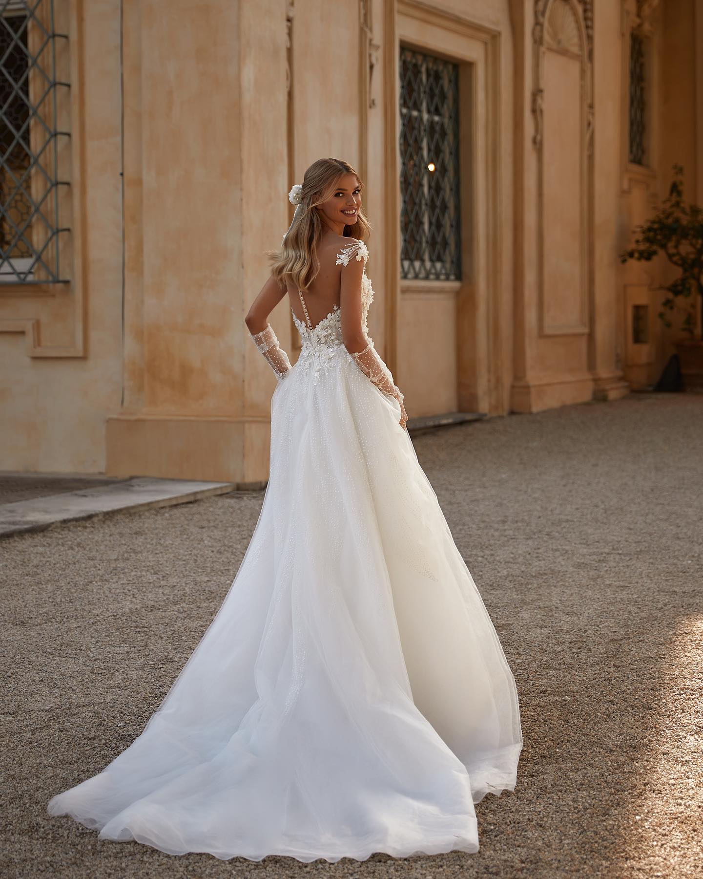 Milla Nova Boho A Line Dresses For Bride Illusion Back V Neck Beads Lace Wedding Dress Designer Bridal Gowns Sweep Train 0515