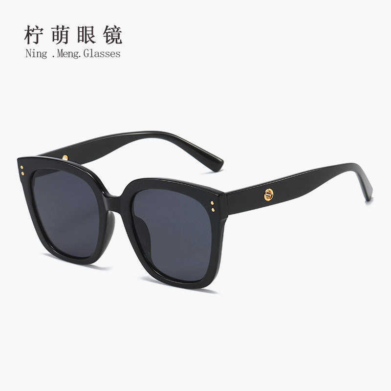 2021 new square large frame kuk female internet celebrity same personalized face mask sunglasses elegant and fashionable
2021 new square large frame kuk female internet celebrity same personalized face mask sunglasses elegant and fashionable