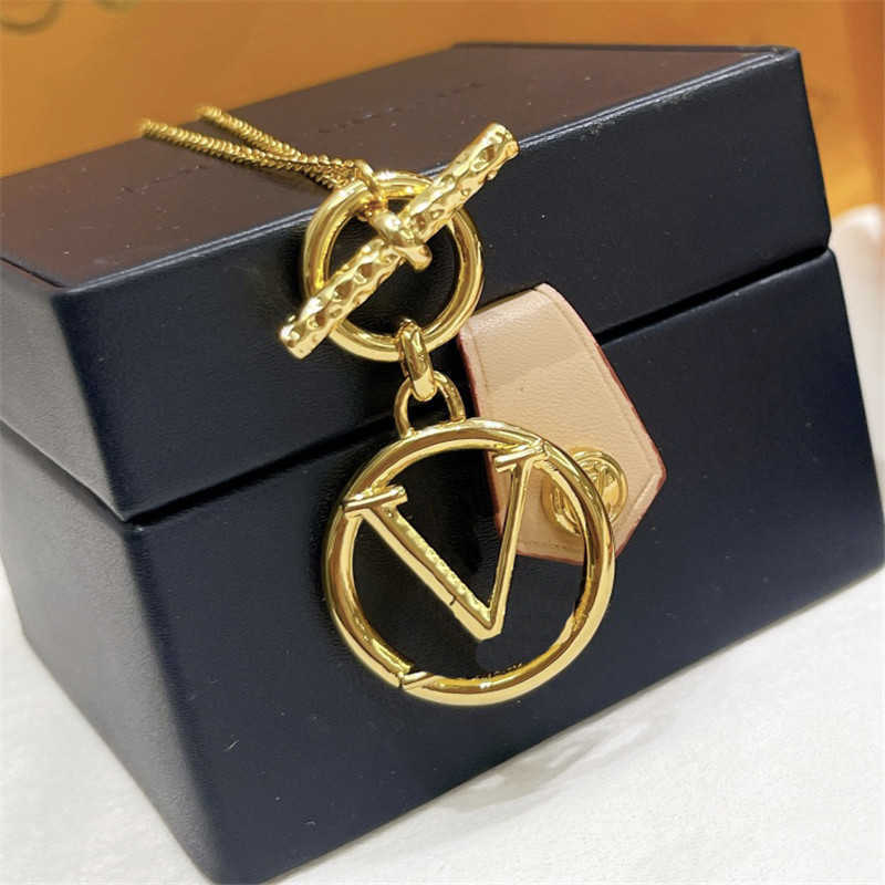 Hoop Necklace Luxury Fashion Designer Jewelry Circle Letter Pendants Neckwear Mens Womens Brand Gold Necklaces Party Ornaments
Hoop Necklace Luxury Fashion Designer Jewelry Circle Letter Pendants Neckwear Mens Womens Brand Gold Necklaces Party Ornaments