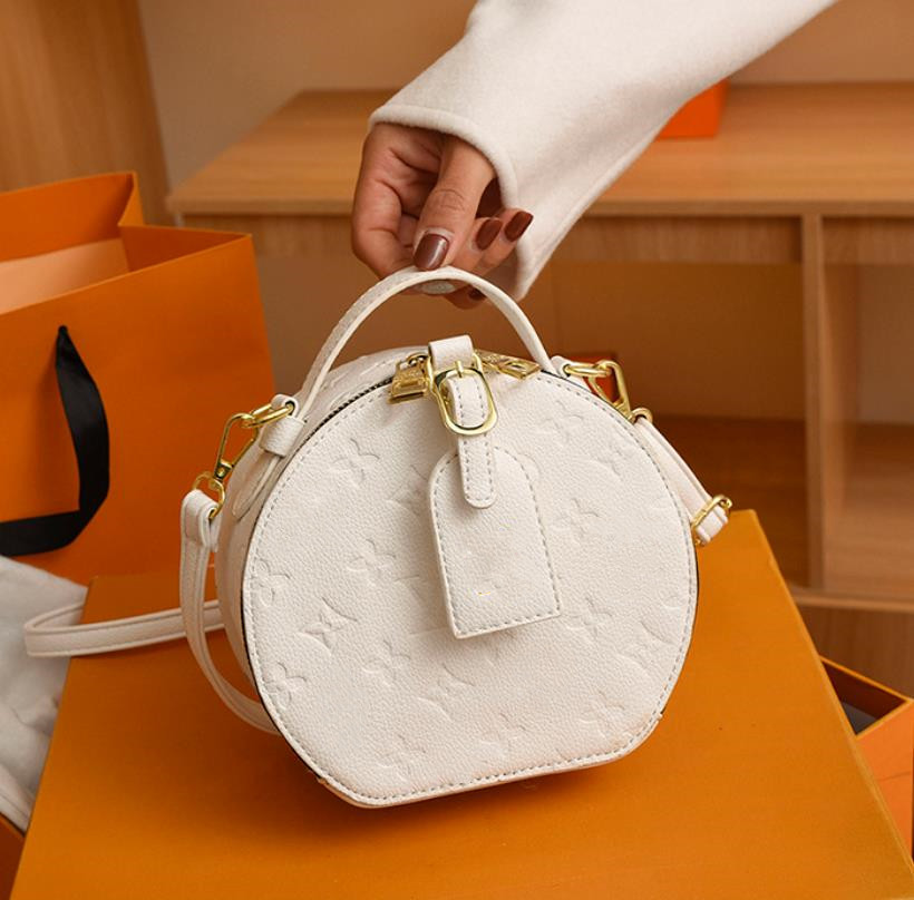 shoulder small round bag handbag texture simple commuter bags tide, 18*16*8cm
shoulder small round bag handbag texture simple commuter bags tide, 18*16*8cm