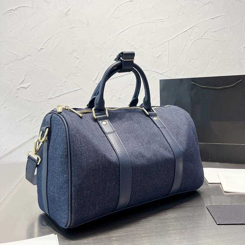 Duffle bag Classic duffel bags men Denim designer luggage Ladies Womens Handbags Travelling Women Fashion large capacity baggage handbag, Xaf01 35cm
Duffle bag Classic duffel bags men Denim designer luggage Ladies Womens Handbags Travelling Women Fashion large capacity baggage handbag, Xaf01 35cm