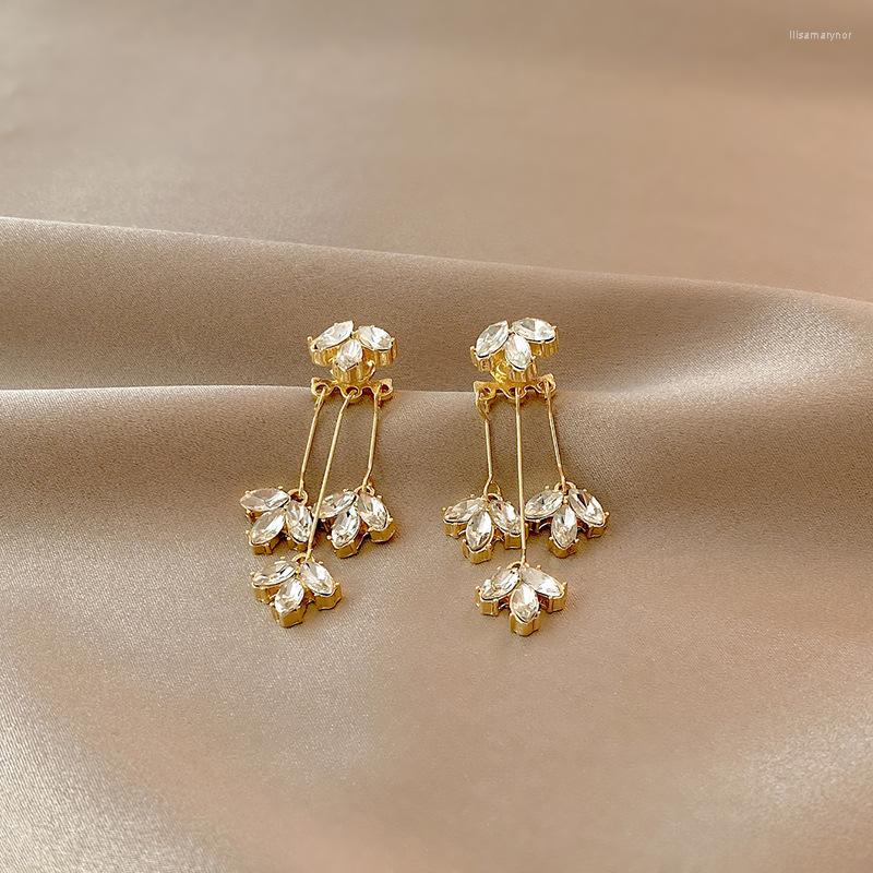 Dangle Earrings Korean Style Ladies Exquisite Small Zirconia Elegant Leaf Tassel Pendant Jewelry
Dangle Earrings Korean Style Ladies Exquisite Small Zirconia Elegant Leaf Tassel Pendant Jewelry