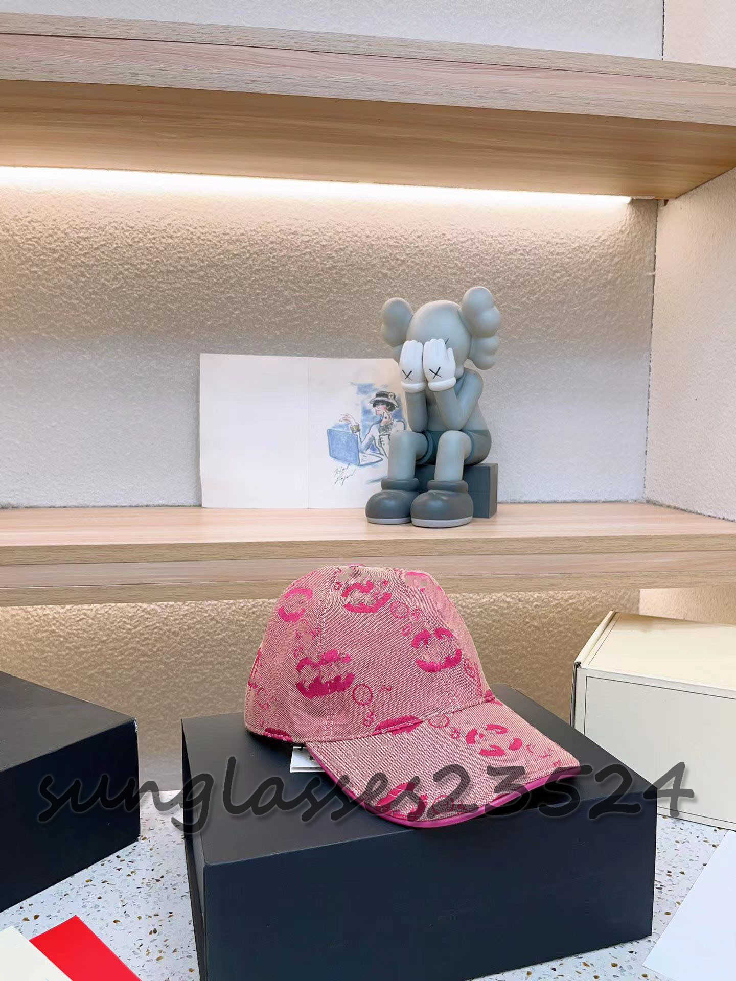 Luxury Designer Alphabet Baseball Cap Fisherman Hat Women's Hat Men's Hollow Embroidery Sunshade Fashion Casual Design Hat Sunscreen Super high quality Deep pink
Luxury Designer Alphabet Baseball Cap Fisherman Hat Women's Hat Men's Hollow Embroidery Sunshade Fashion Casual Design Hat Sunscreen Super high quality Deep pink