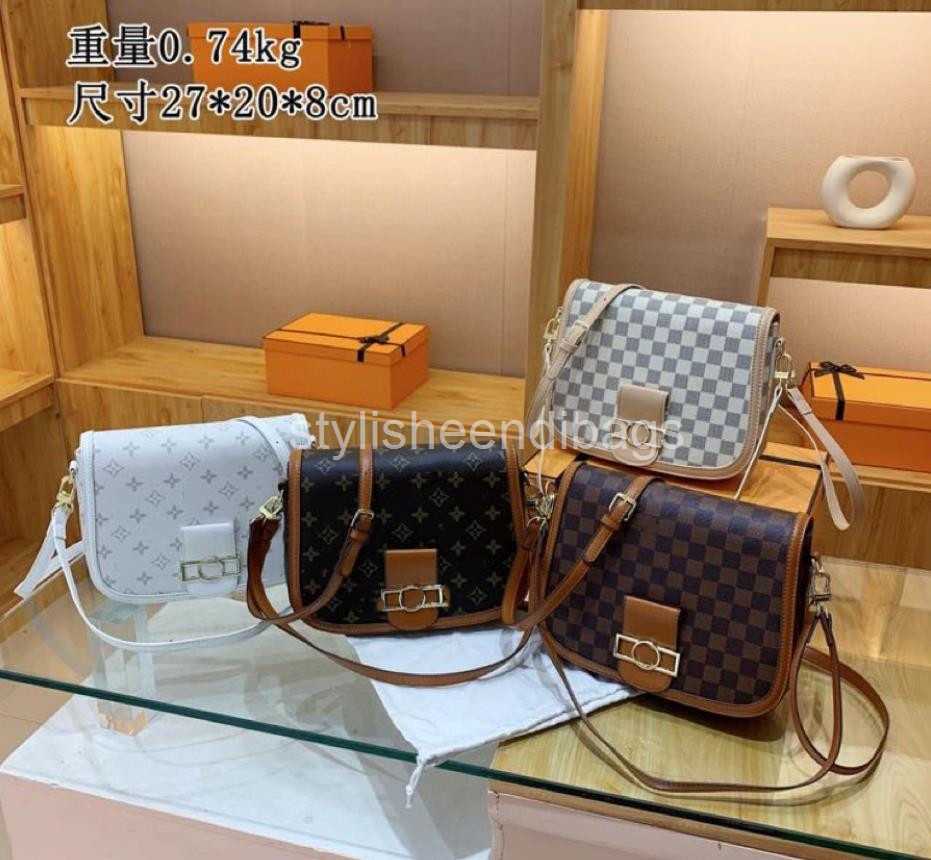 Designer Bags High-grade presbyopia letter small square new crossbody women's light luxury shoulder bag underarm bags Men's Fashion shoulder bag stylisheendibags, 27x20x8cm
Designer Bags High-grade presbyopia letter small square new crossbody women's light luxury shoulder bag underarm bags Men's Fashion shoulder bag stylisheendibags, 27x20x8cm
