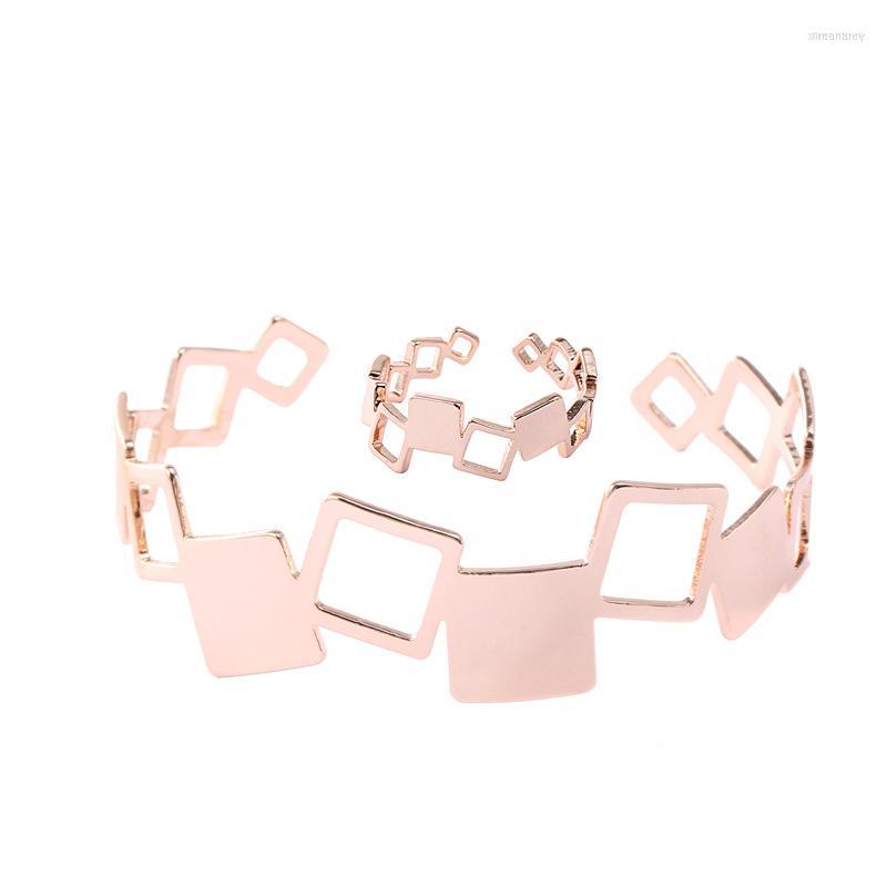 Necklace Earrings Set INS Fashion Bracelet Ring Lovers' Couple Hand Jewelry Simple Opening Personality Gift, Picture shown
Necklace Earrings Set INS Fashion Bracelet Ring Lovers' Couple Hand Jewelry Simple Opening Personality Gift, Picture shown
