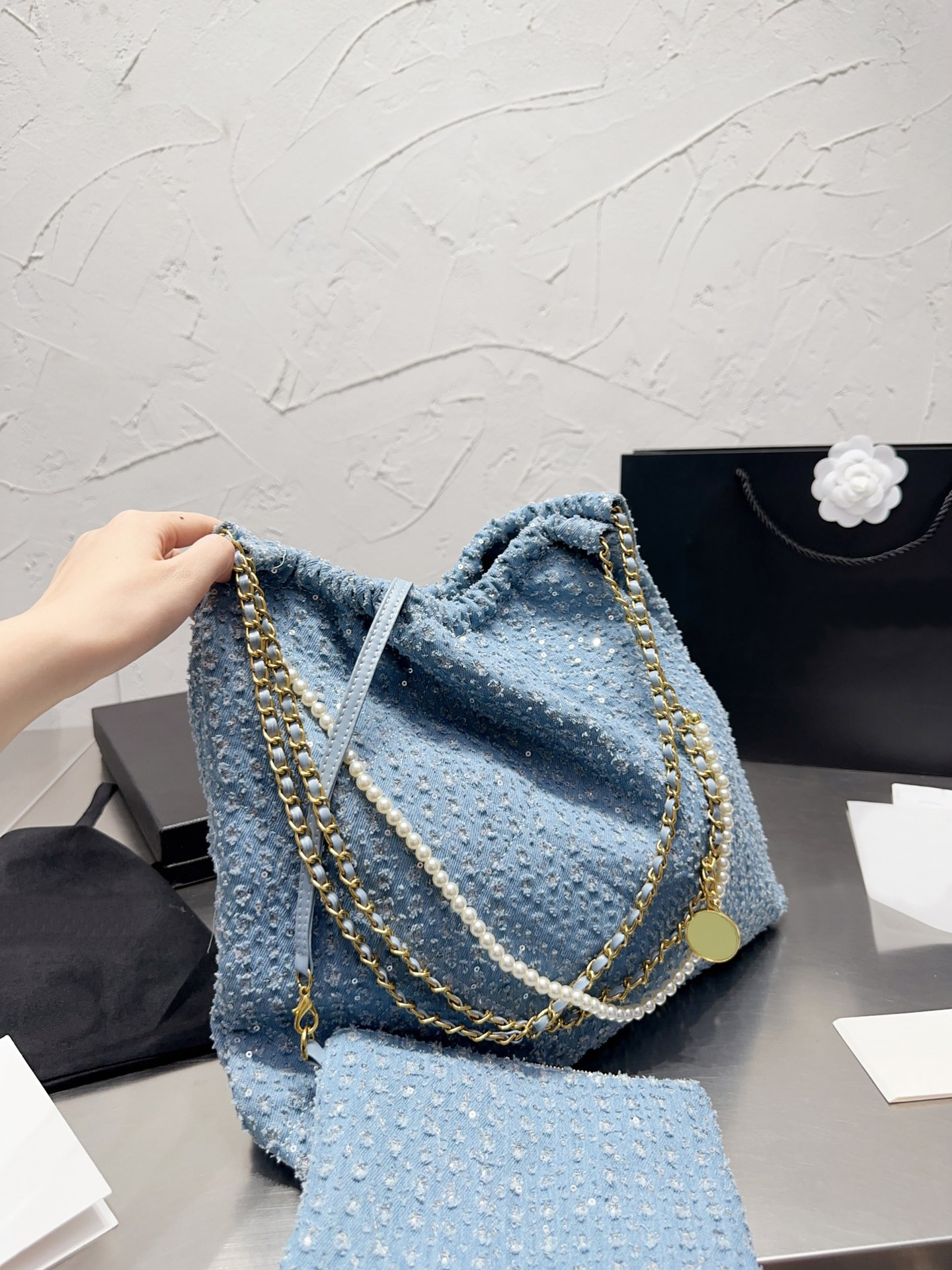 TZ Women Designer Luxury 22 bag trash bag Denim Small Shopping Bags Metal Hardware Matelasse Chain Quilted Handbags Large Capacity Totes Travel shoulder bags purses, Blue
TZ Women Designer Luxury 22 bag trash bag Denim Small Shopping Bags Metal Hardware Matelasse Chain Quilted Handbags Large Capacity Totes Travel shoulder bags purses, Blue