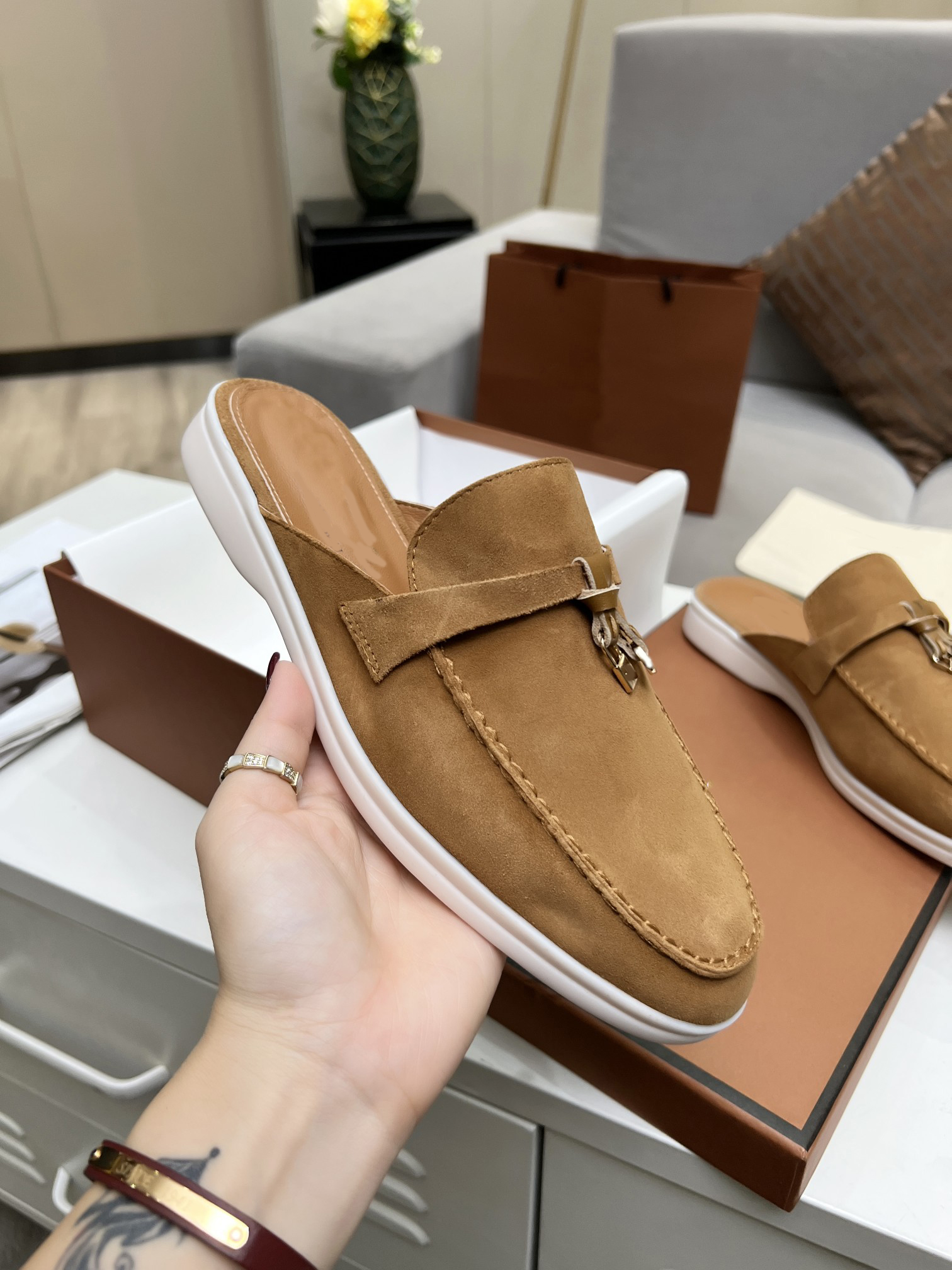 For Womens Loro Piana Casual Shoes Classic Sandals Loafers Shoes Flat Slides Slipper Designers High Elastic Beef Tendon Bottom Size 35-44 with box, 12
For Womens Loro Piana Casual Shoes Classic Sandals Loafers Shoes Flat Slides Slipper Designers High Elastic Beef Tendon Bottom Size 35-44 with box, 12