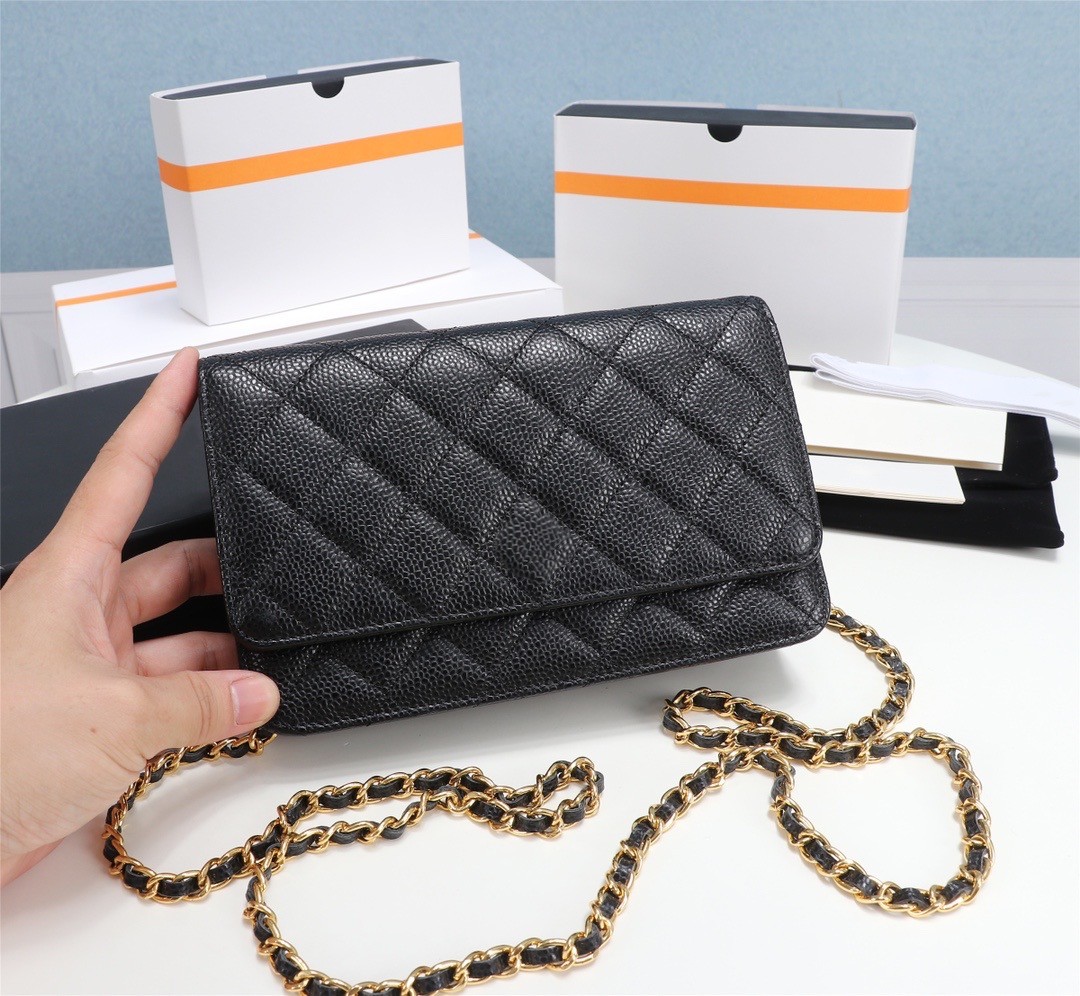 A33814 Classic Women's Chain bag High-end quality shoulder bag Caviar diamond-patterned crossbody bag very durable Bright gold hardware very stylish, Black
A33814 Classic Women's Chain bag High-end quality shoulder bag Caviar diamond-patterned crossbody bag very durable Bright gold hardware very stylish, Black