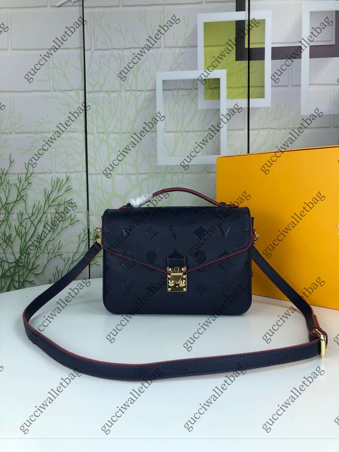 10A top Luxurys Designers bag Embossing flower pochette Women Handbag Messenger Bags Genuine Leather METIS Elegant Womens Shoulder Crossbody Bag 40780, Red
10A top Luxurys Designers bag Embossing flower pochette Women Handbag Messenger Bags Genuine Leather METIS Elegant Womens Shoulder Crossbody Bag 40780, Red