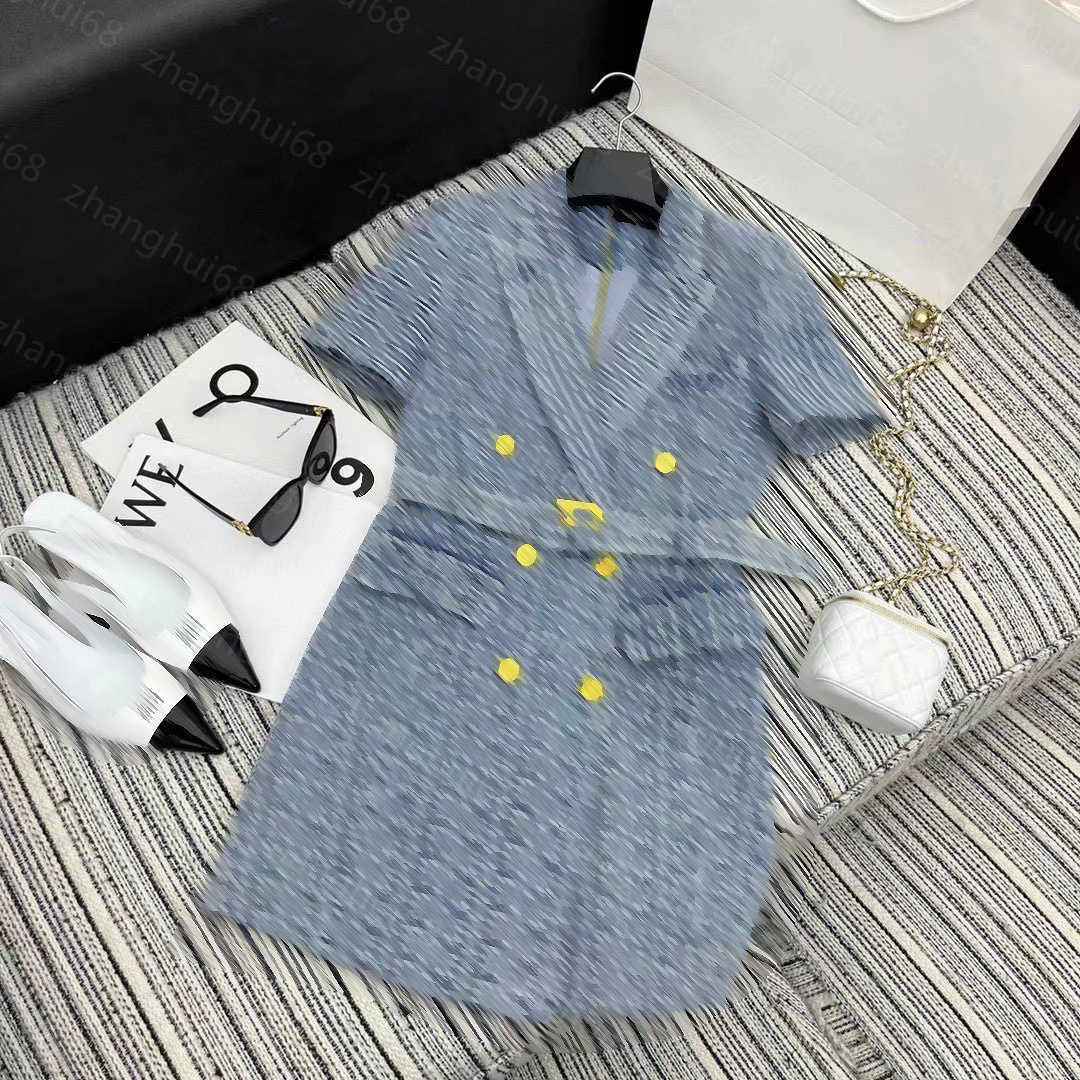 23ss summer dresses women dress womens designer clothing logo jacquard denim short sleeve suit dress with belt High quality womens clothing
23ss summer dresses women dress womens designer clothing logo jacquard denim short sleeve suit dress with belt High quality womens clothing