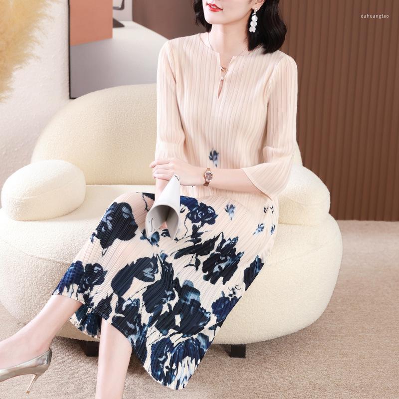 Casual Dresses Dress For Women 2023 Spring Fashion Simple V-Neck Printed Patchwork Stretchable Miyake Pleated, Apricot dress
Casual Dresses Dress For Women 2023 Spring Fashion Simple V-Neck Printed Patchwork Stretchable Miyake Pleated, Apricot dress
