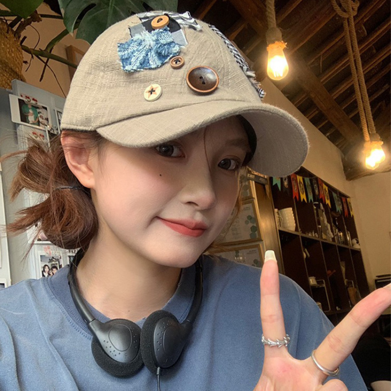 Niche Japanese Cotton and Linen Beret Korean Version Vintage Forward Caps for Men Personality Patch Button Street Berets Women
Niche Japanese Cotton and Linen Beret Korean Version Vintage Forward Caps for Men Personality Patch Button Street Berets Women