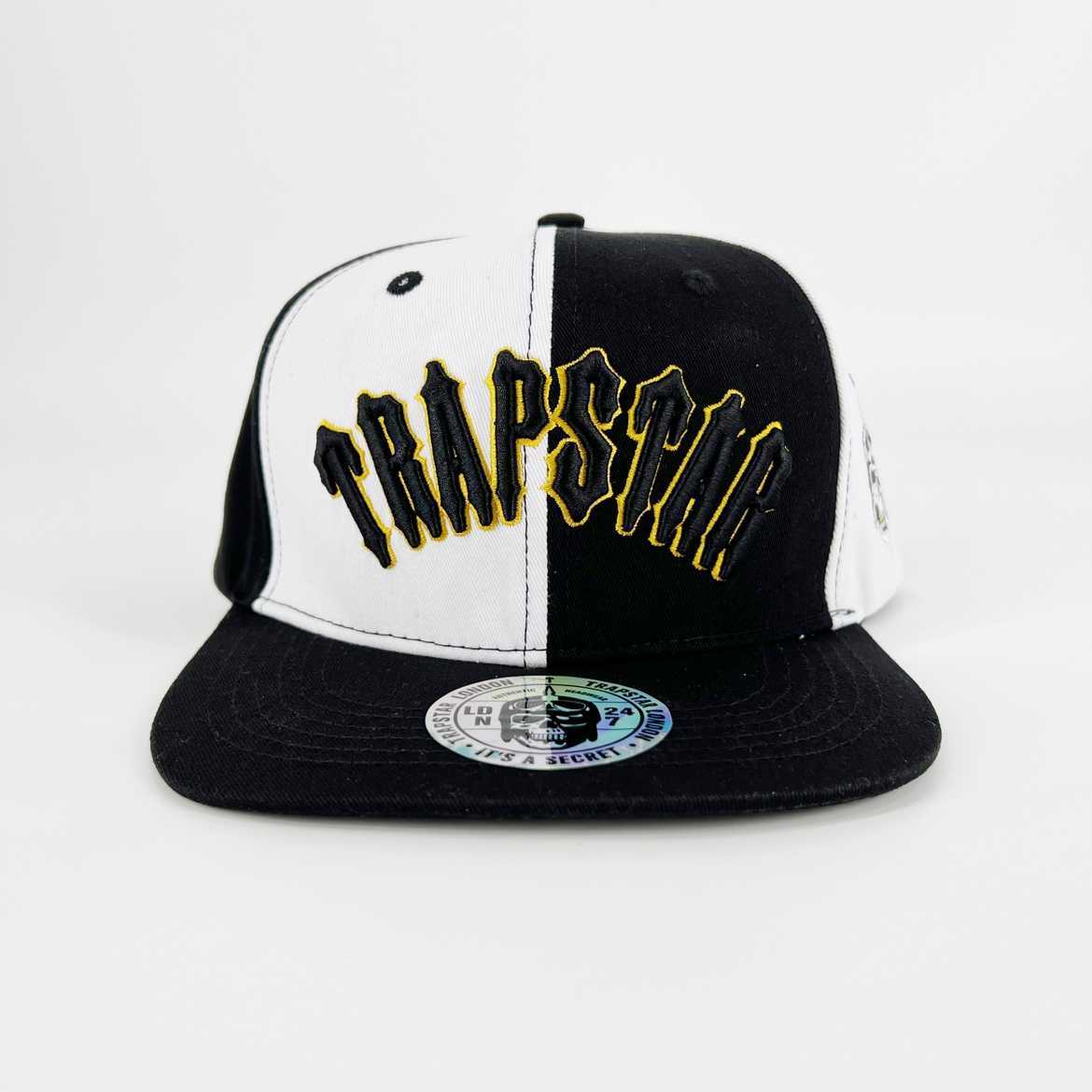 New Trapstar hat Men's trendy Baseball cap small hat embroidery T letter Central cee cap drill, Black and white
New Trapstar hat Men's trendy Baseball cap small hat embroidery T letter Central cee cap drill, Black and white