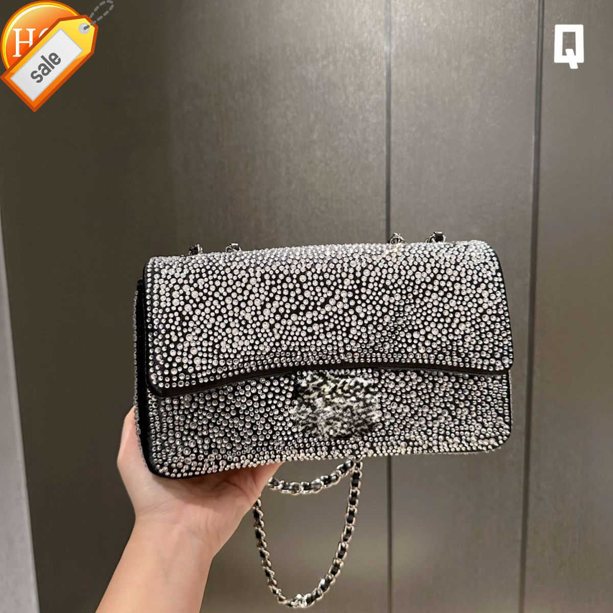 Women's Brand Designer Shoulder Bags 2023 New Fashion Texture Full Diamond Cf Single Shoulders Cross-body Portable Messenger Bag Factory Direct Sale, White
Women's Brand Designer Shoulder Bags 2023 New Fashion Texture Full Diamond Cf Single Shoulders Cross-body Portable Messenger Bag Factory Direct Sale, White